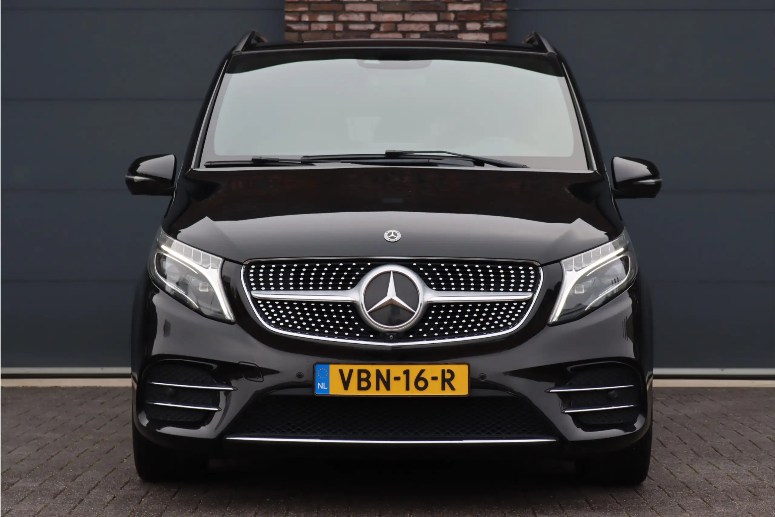 Mercedes-Benz - V 300