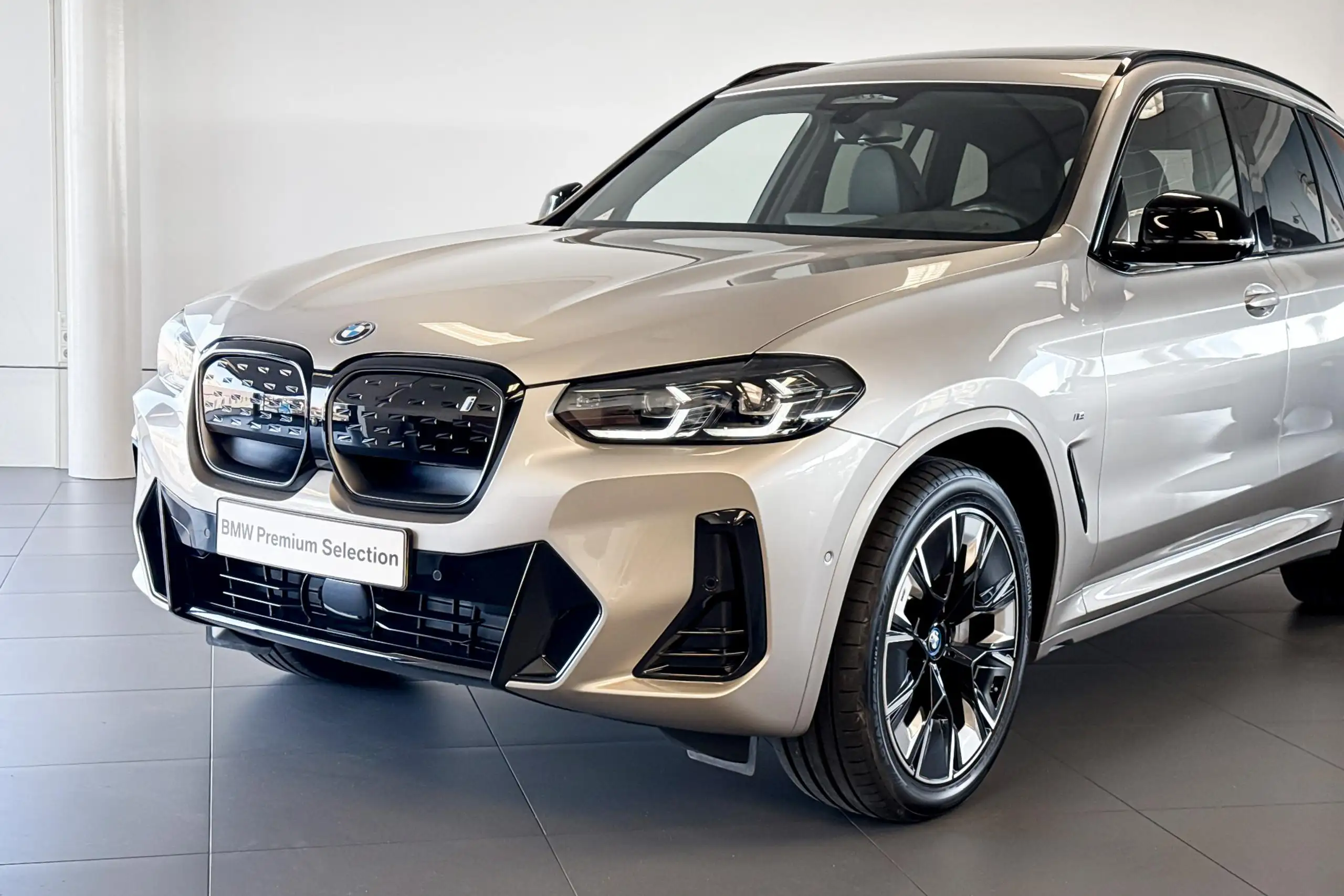 BMW - iX3