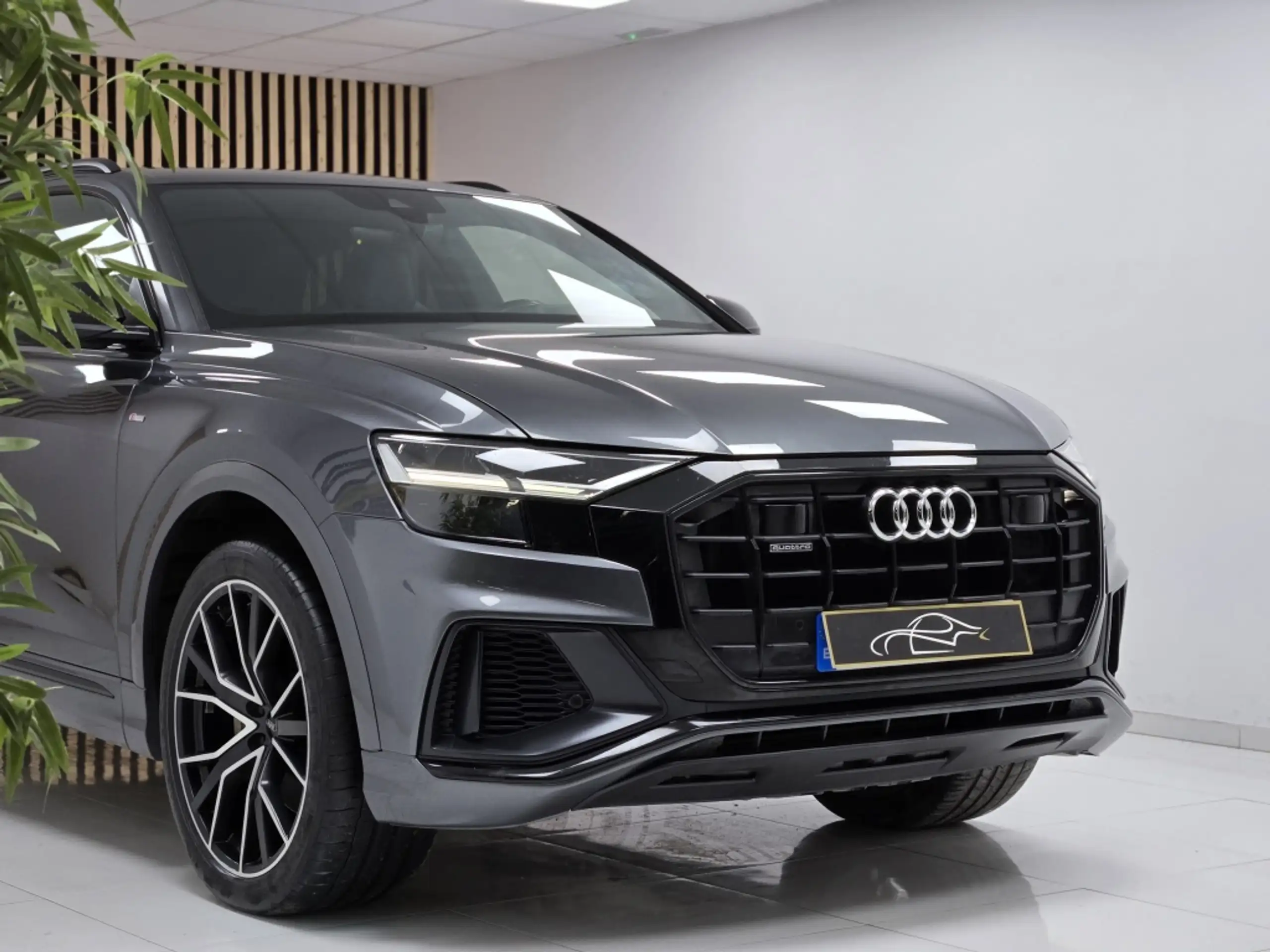 Audi - Q8