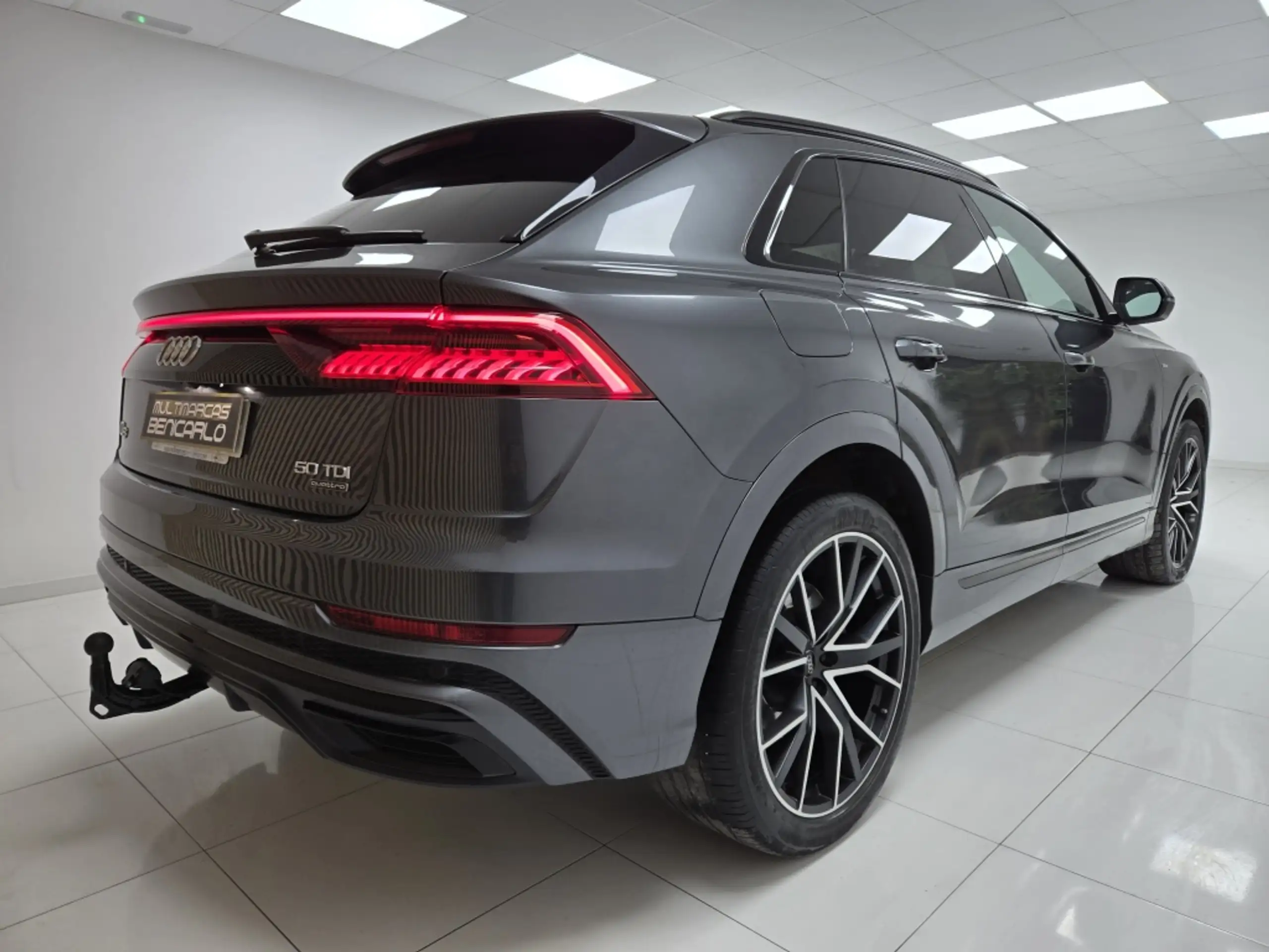 Audi - Q8