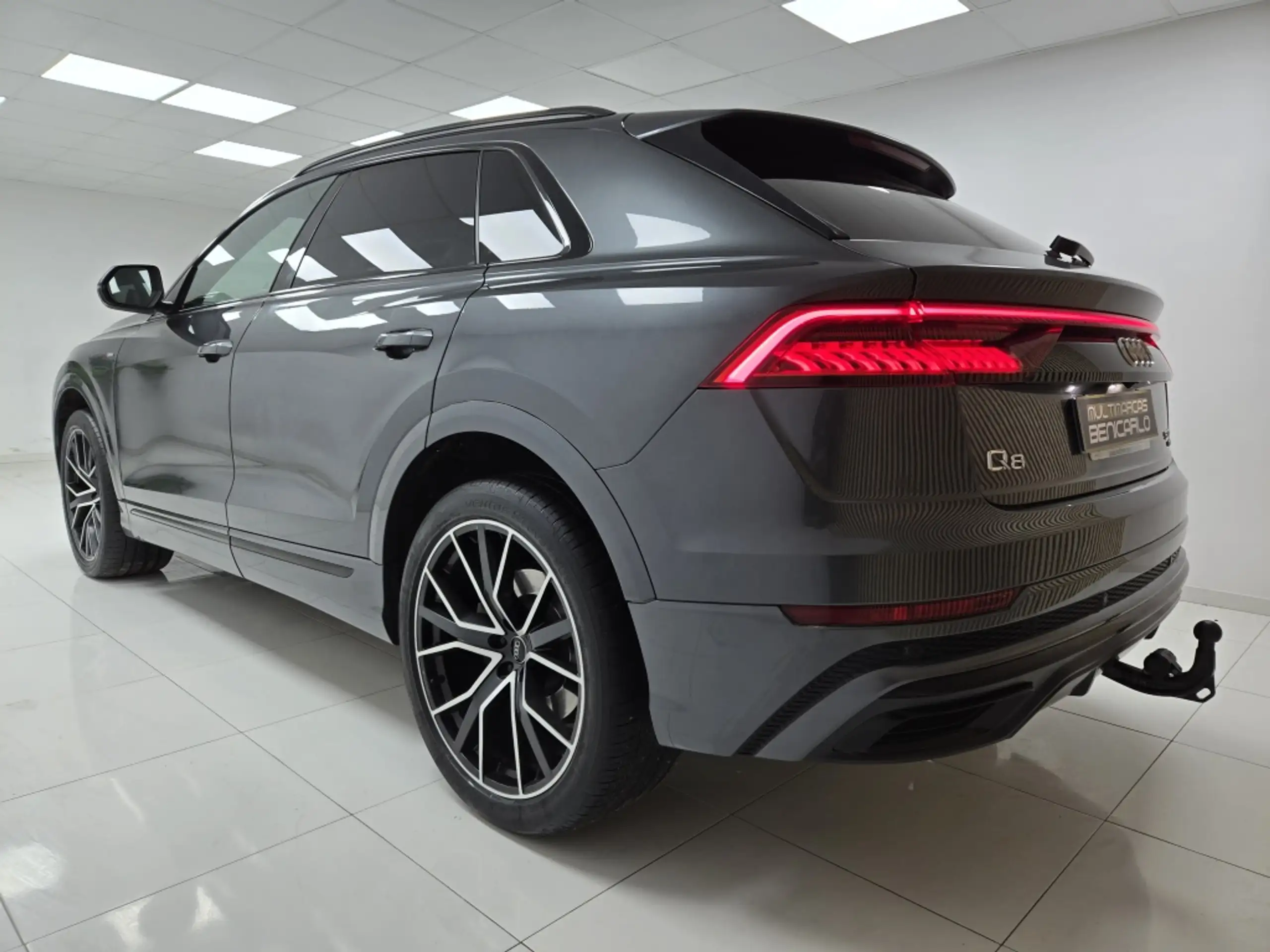 Audi - Q8