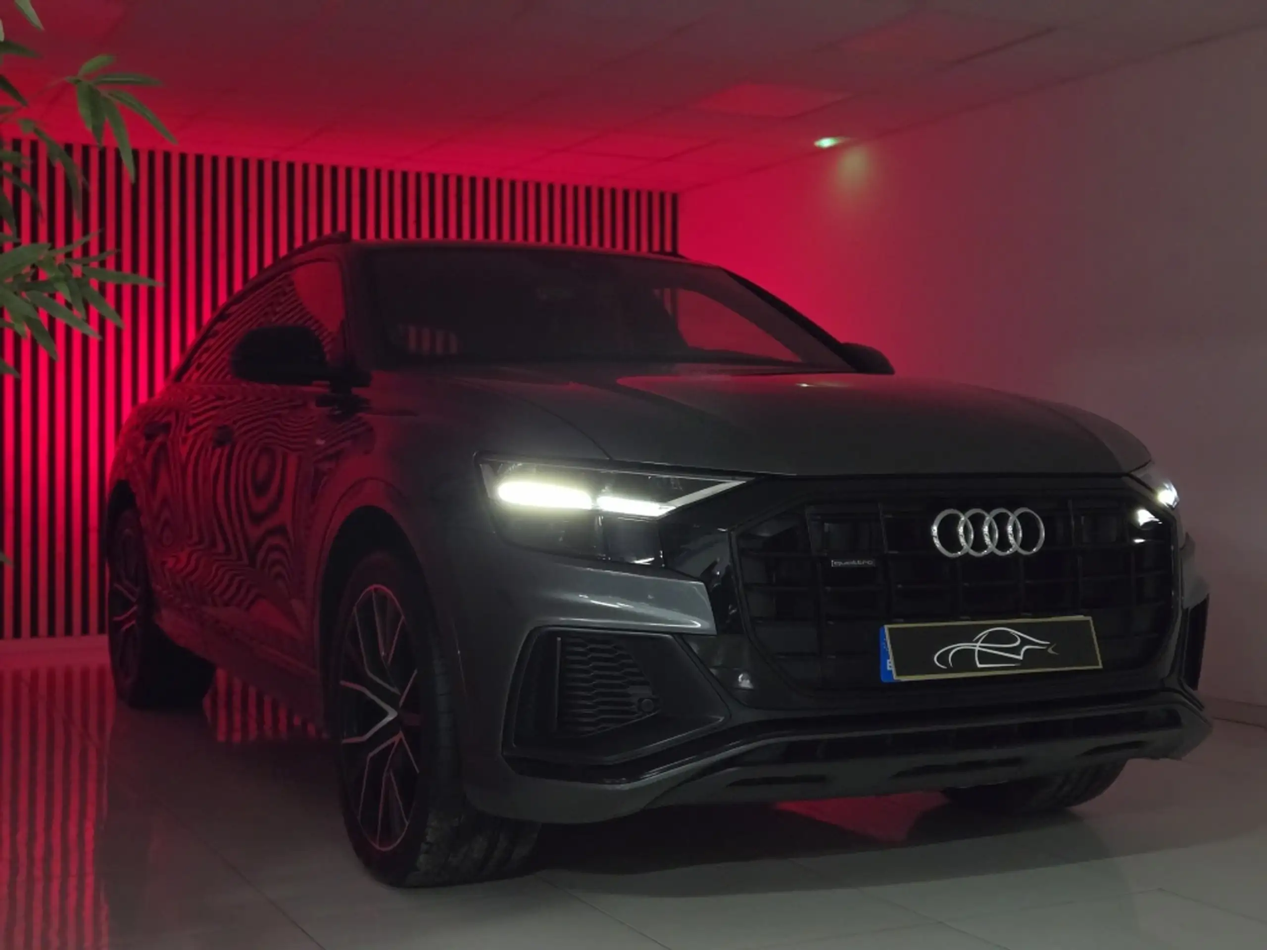 Audi - Q8