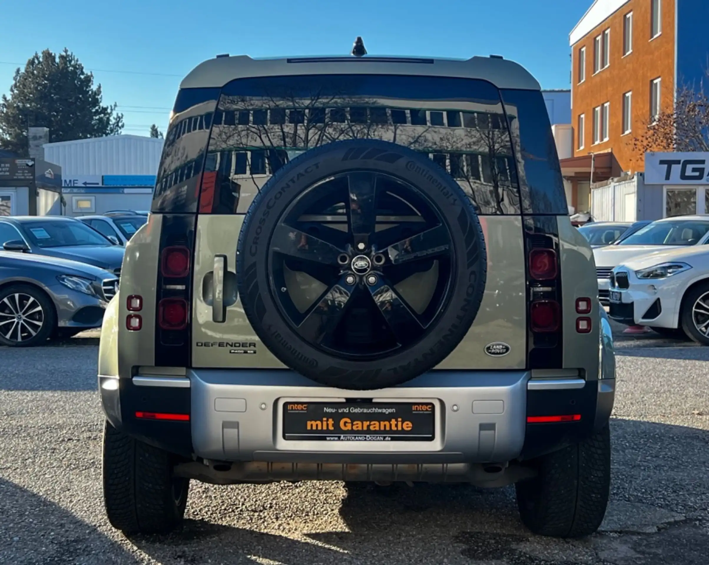 Land Rover - Defender