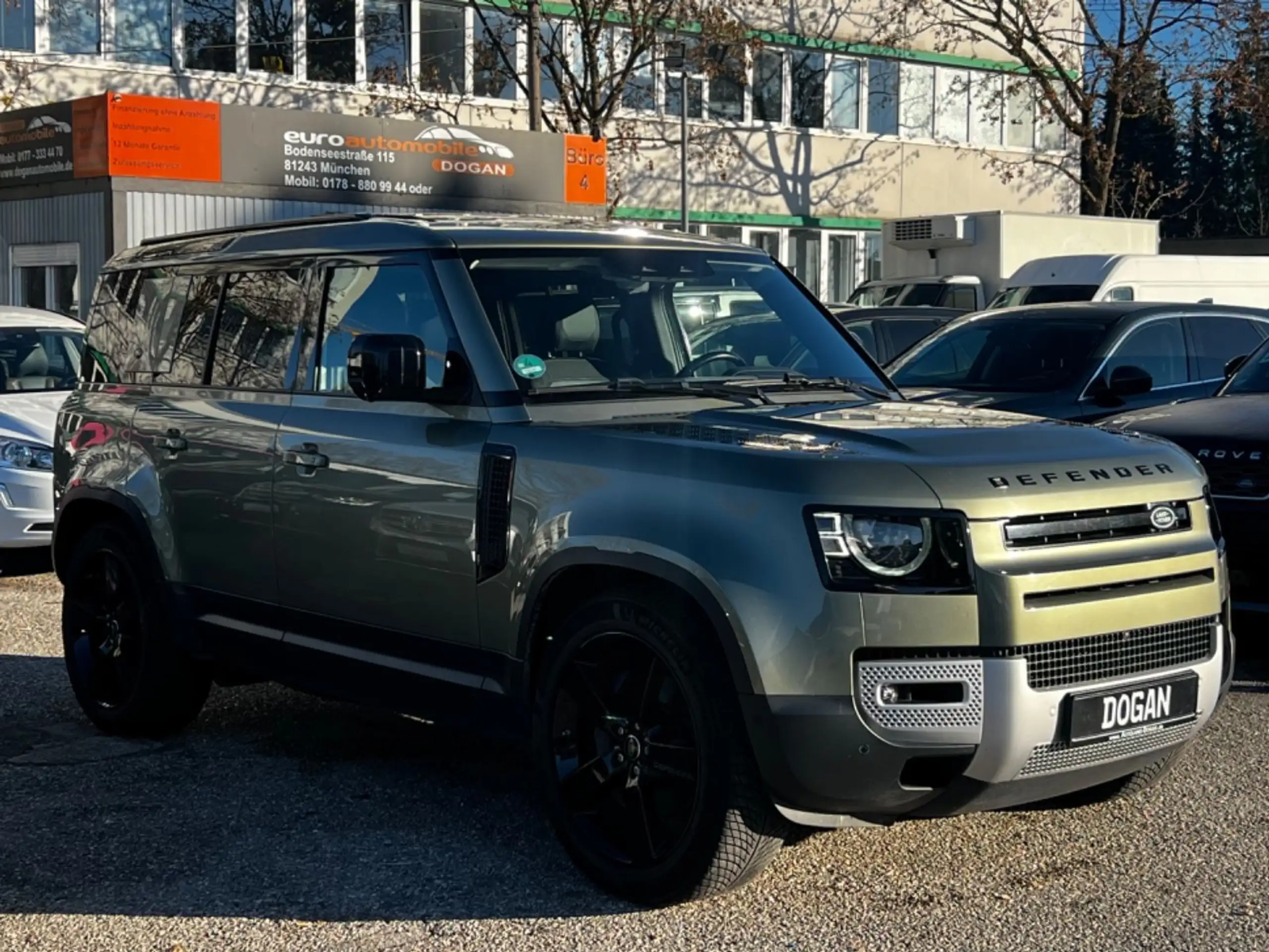 Land Rover - Defender