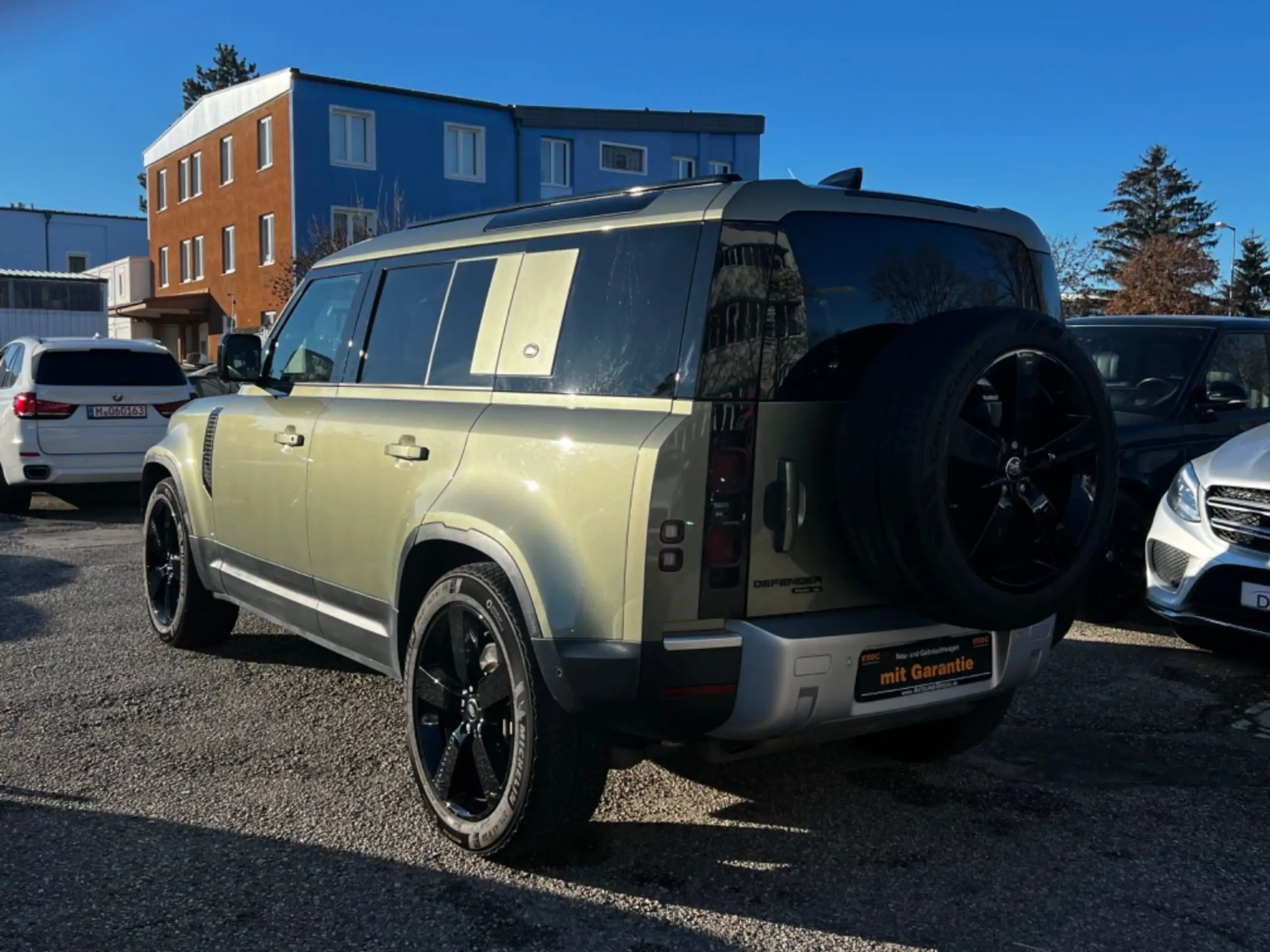 Land Rover - Defender