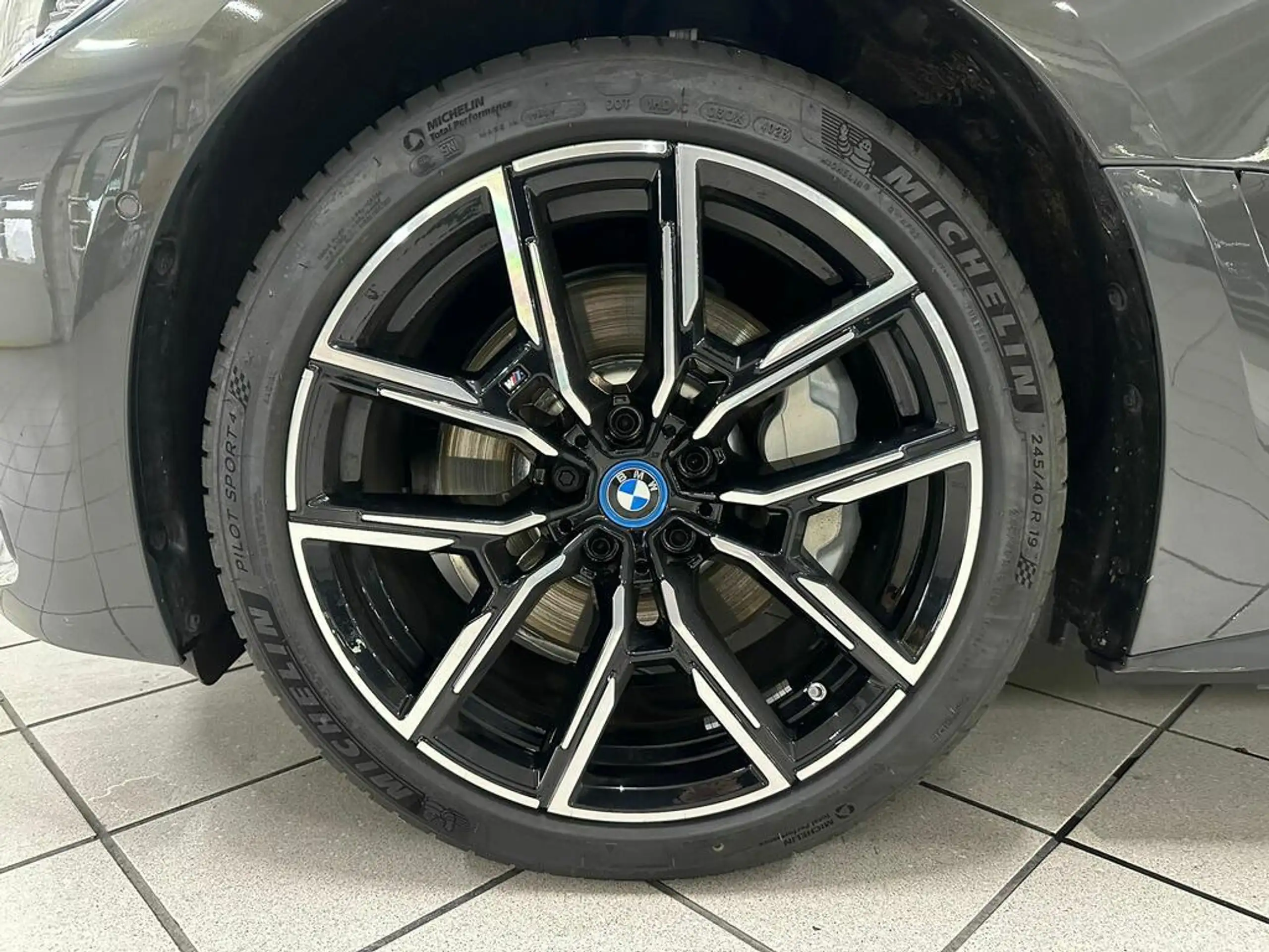 BMW - i4