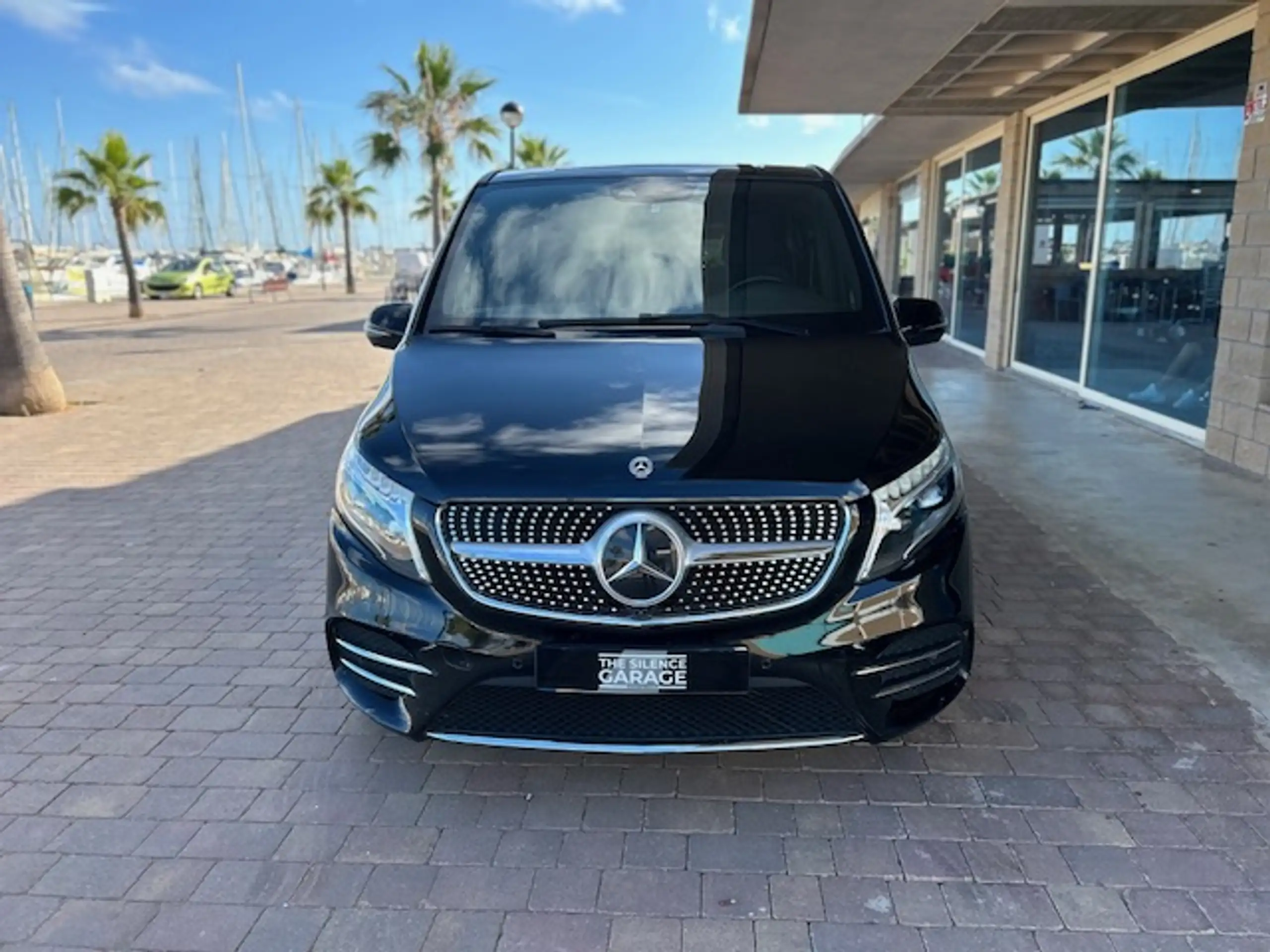 Mercedes-Benz - V