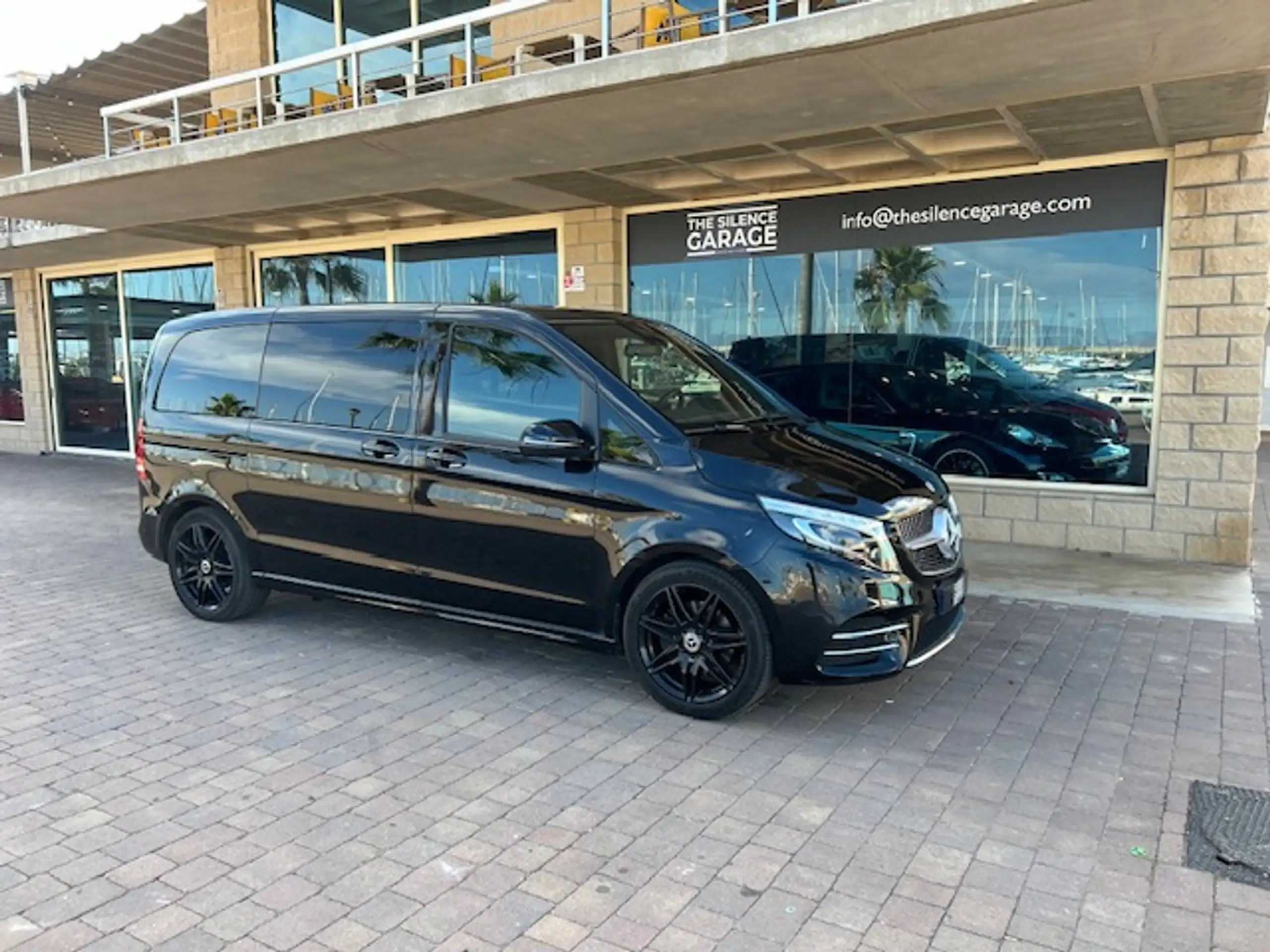 Mercedes-Benz - V