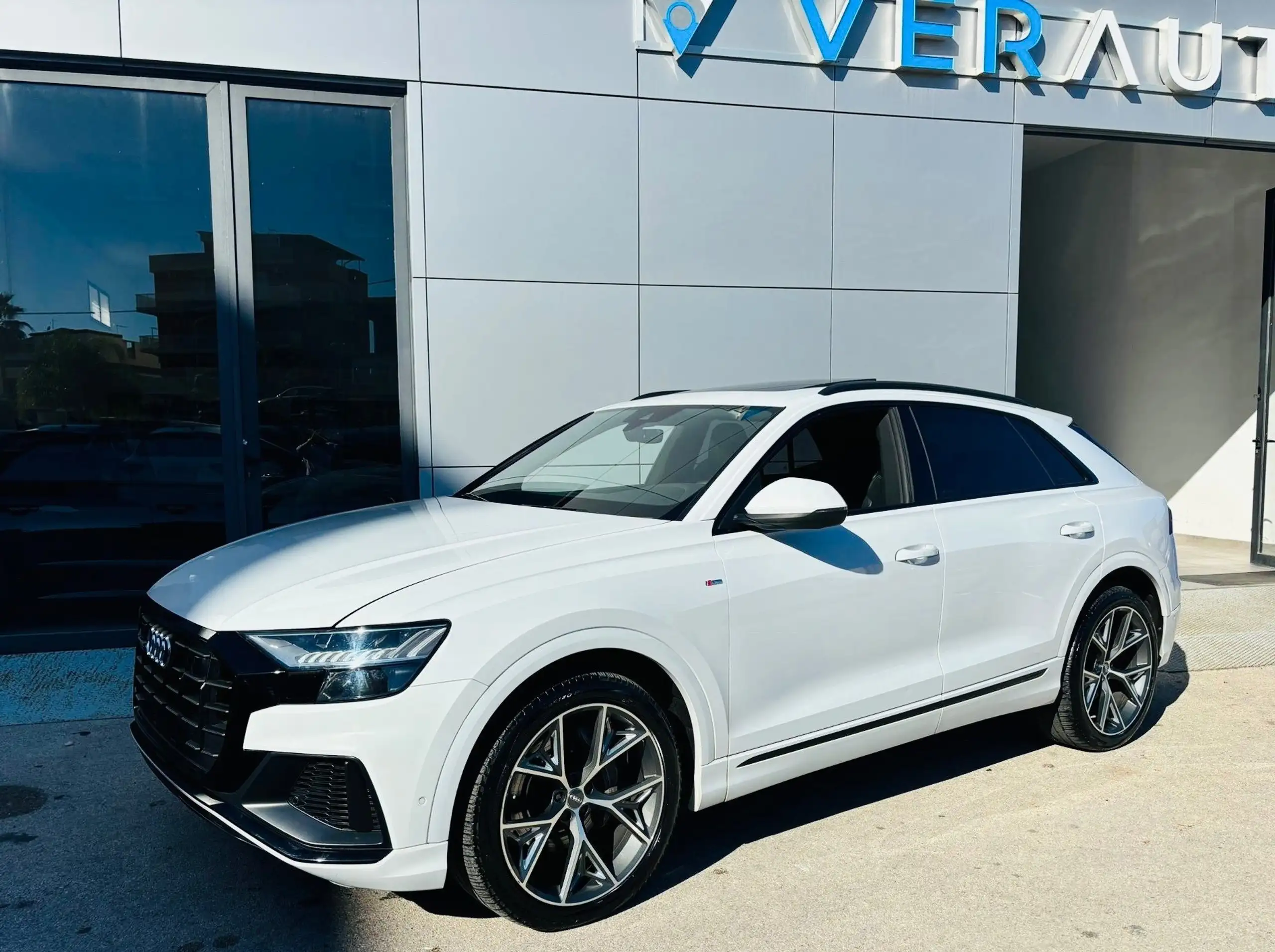 Audi - Q8