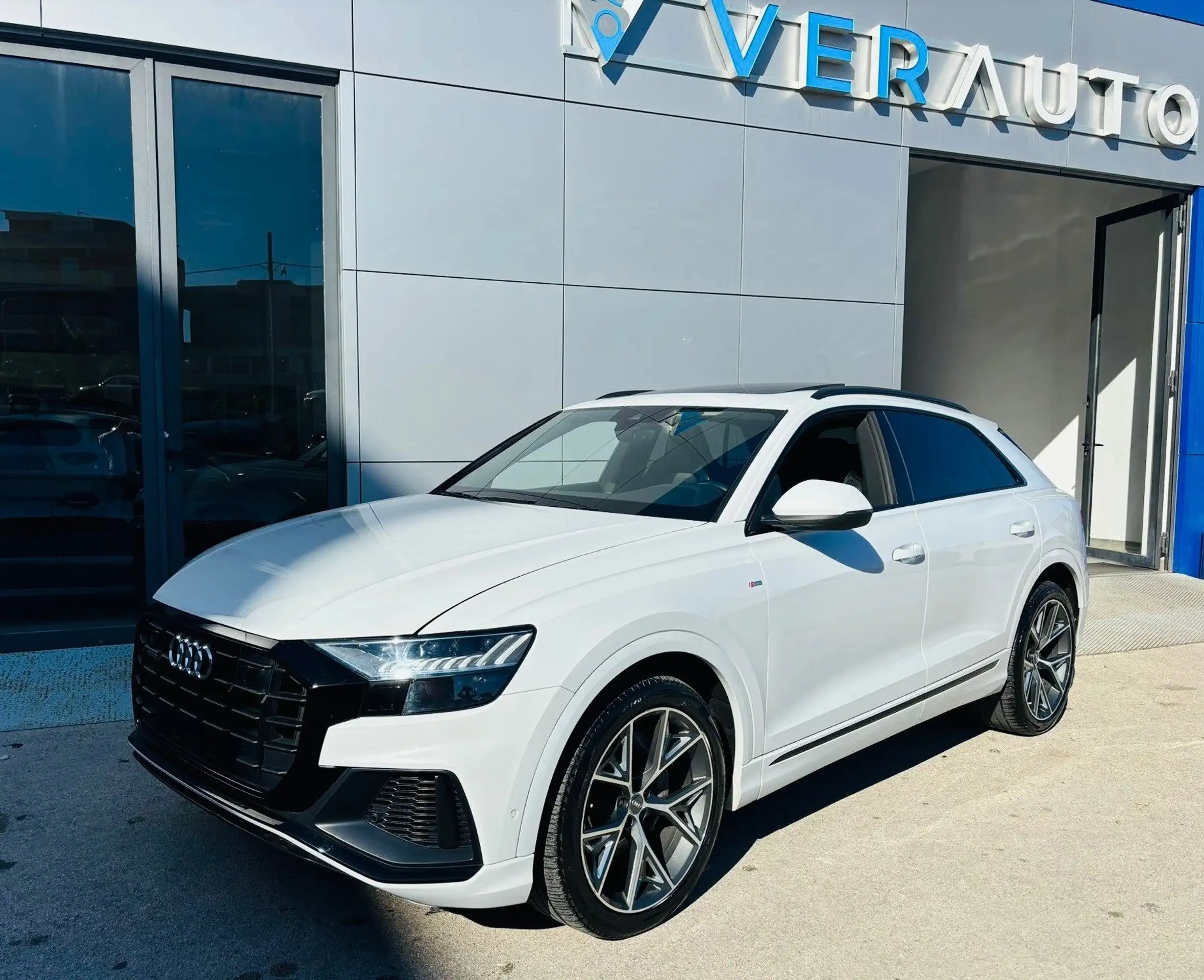 Audi - Q8