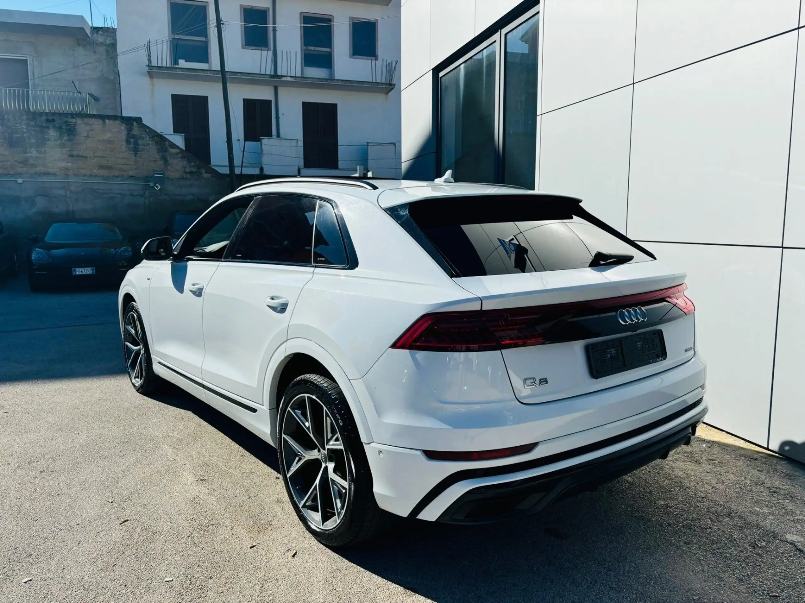 Audi - Q8