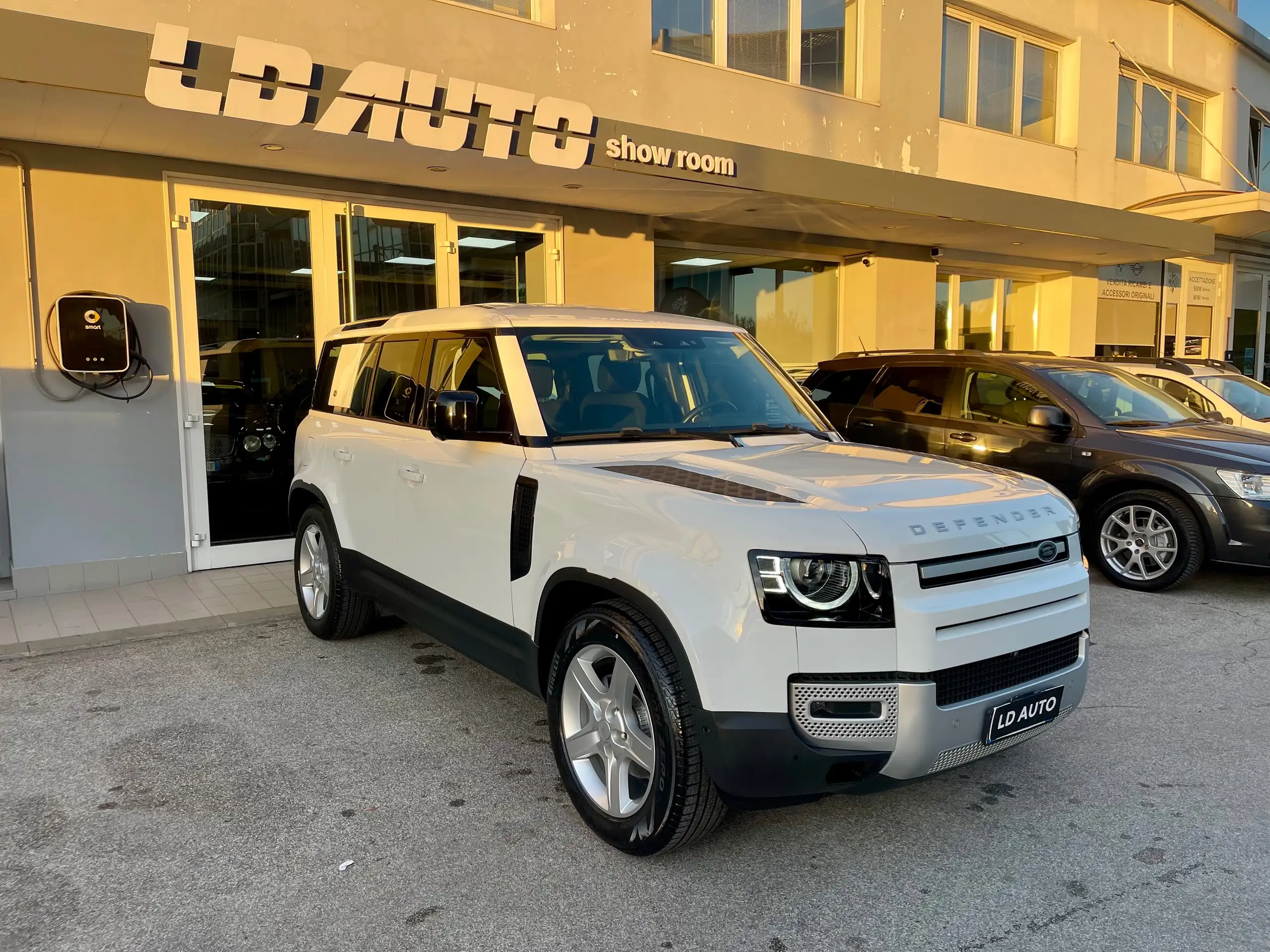 Land Rover - Defender