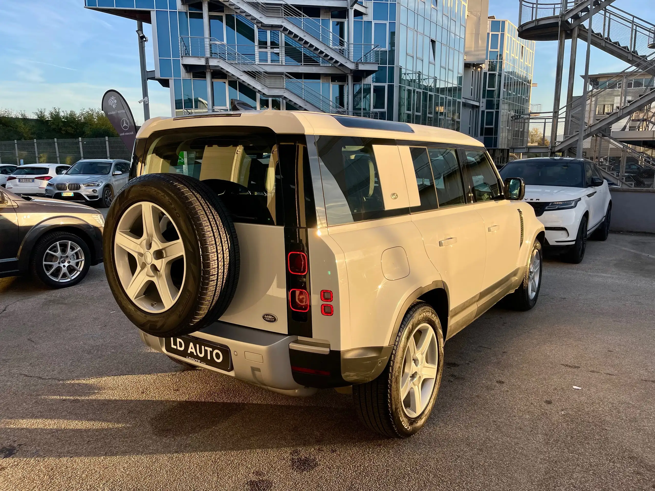 Land Rover - Defender