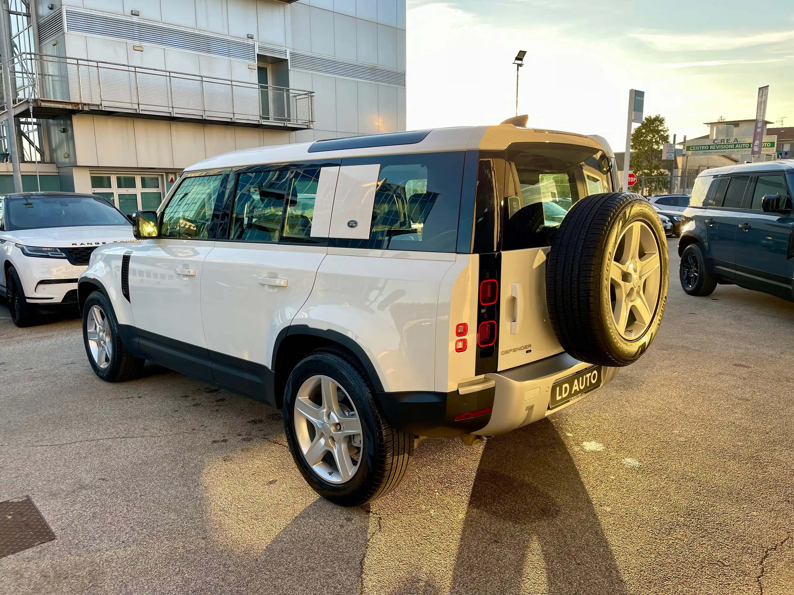 Land Rover - Defender