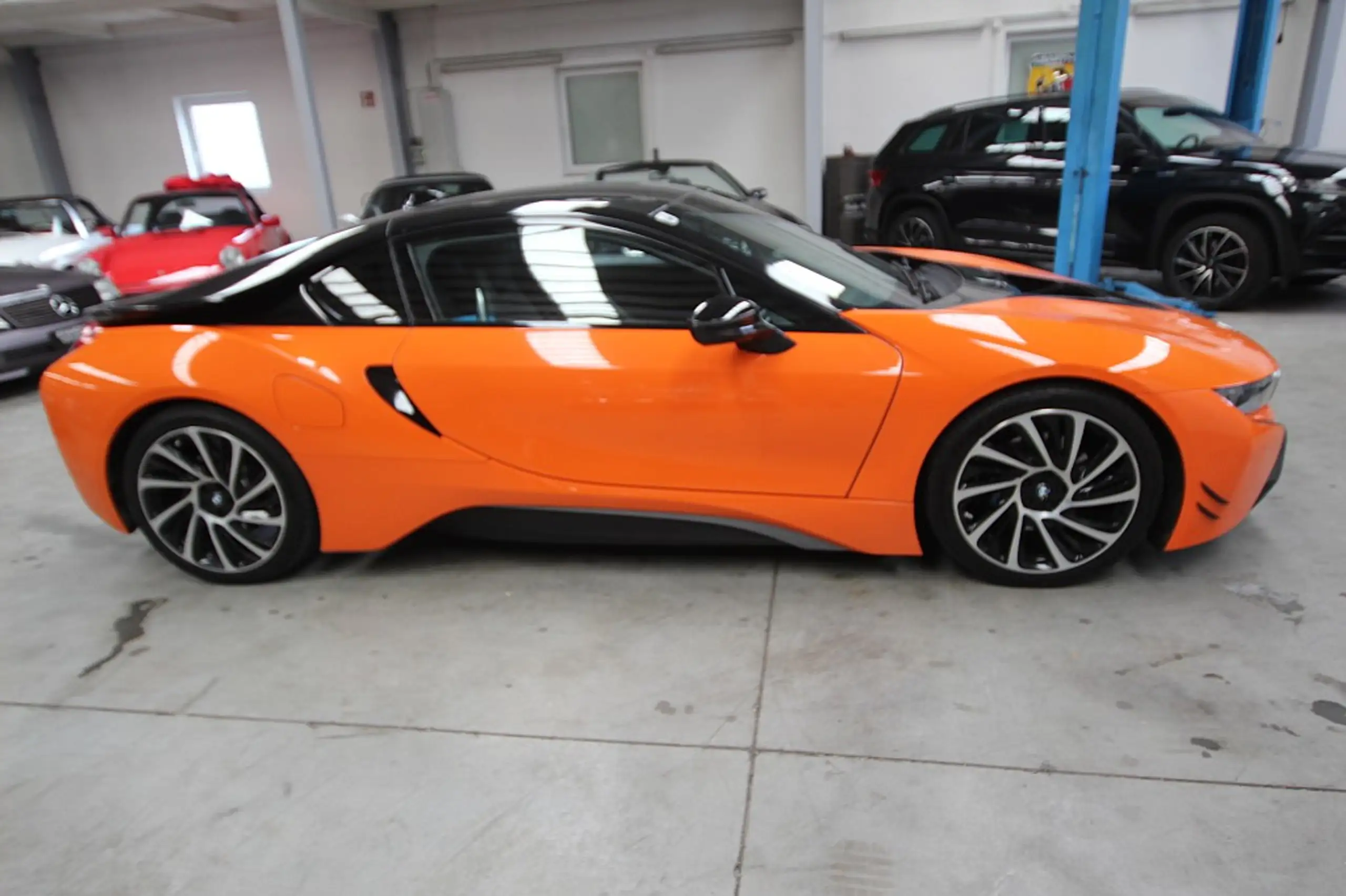 BMW - i8