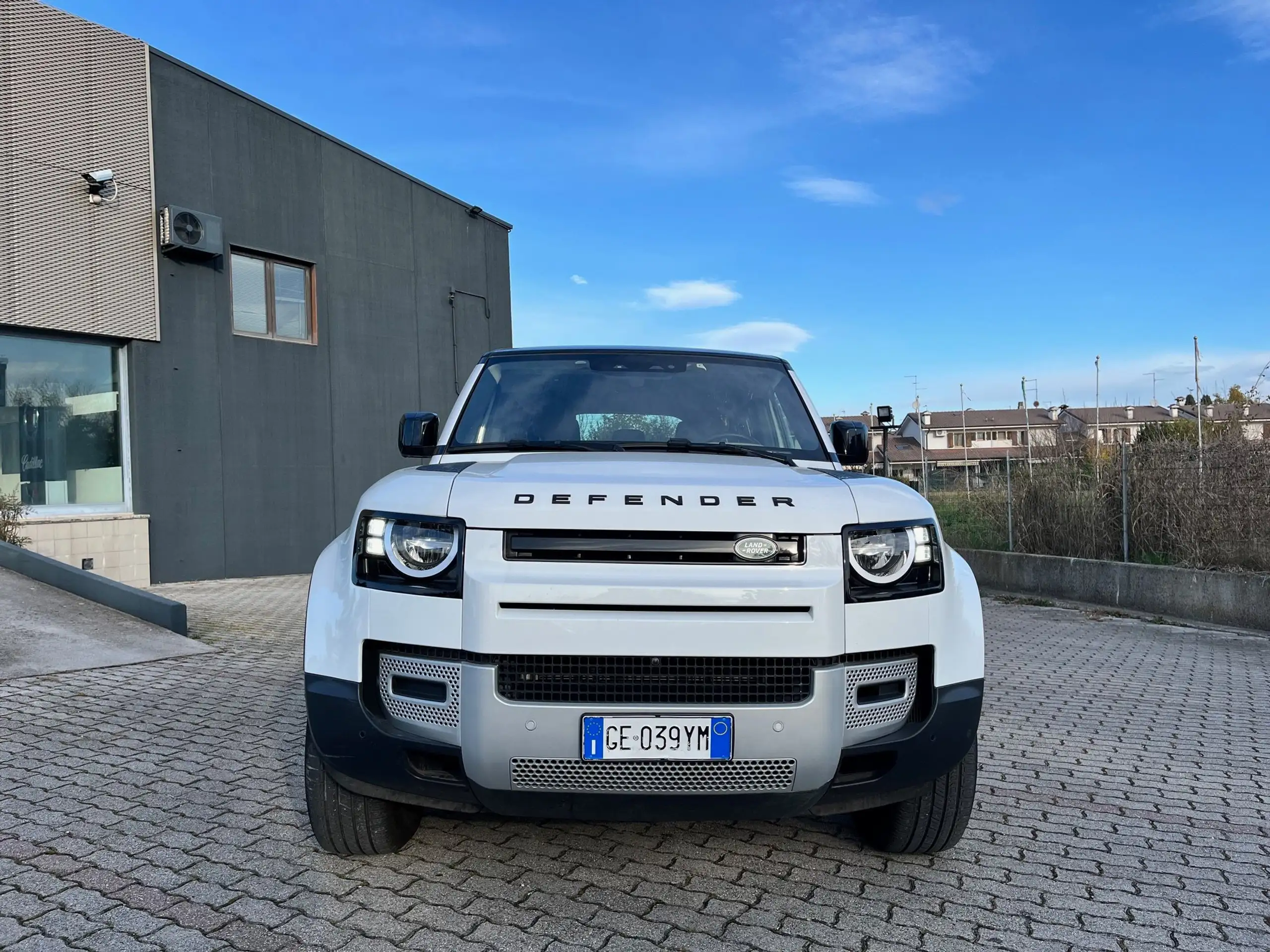 Land Rover - Defender