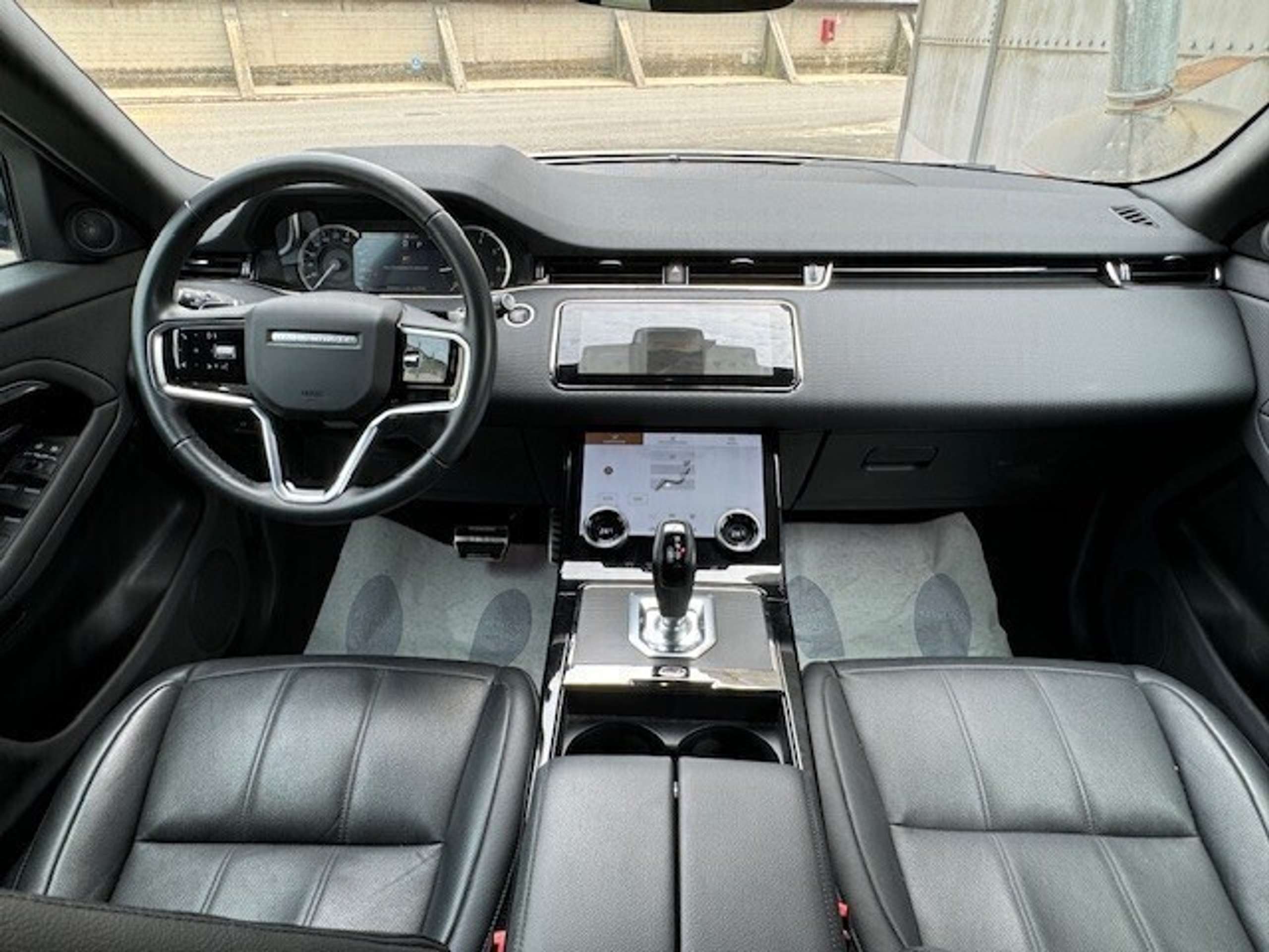 Land Rover - Range Rover Evoque