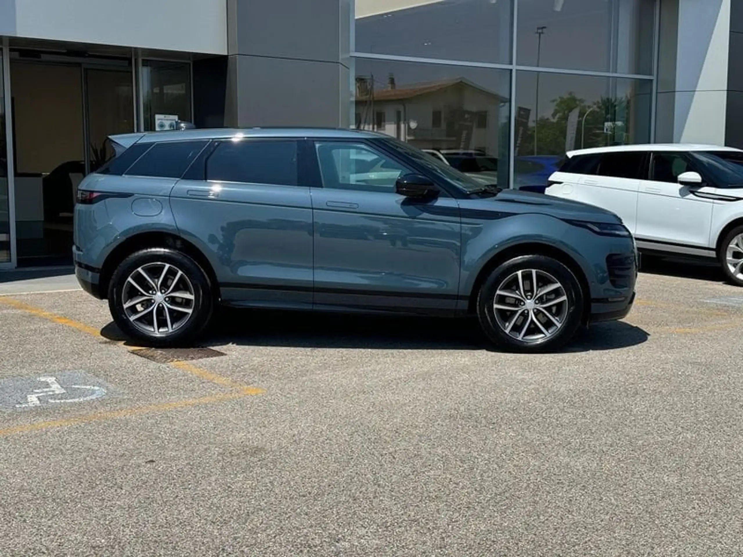 Land Rover - Range Rover Evoque