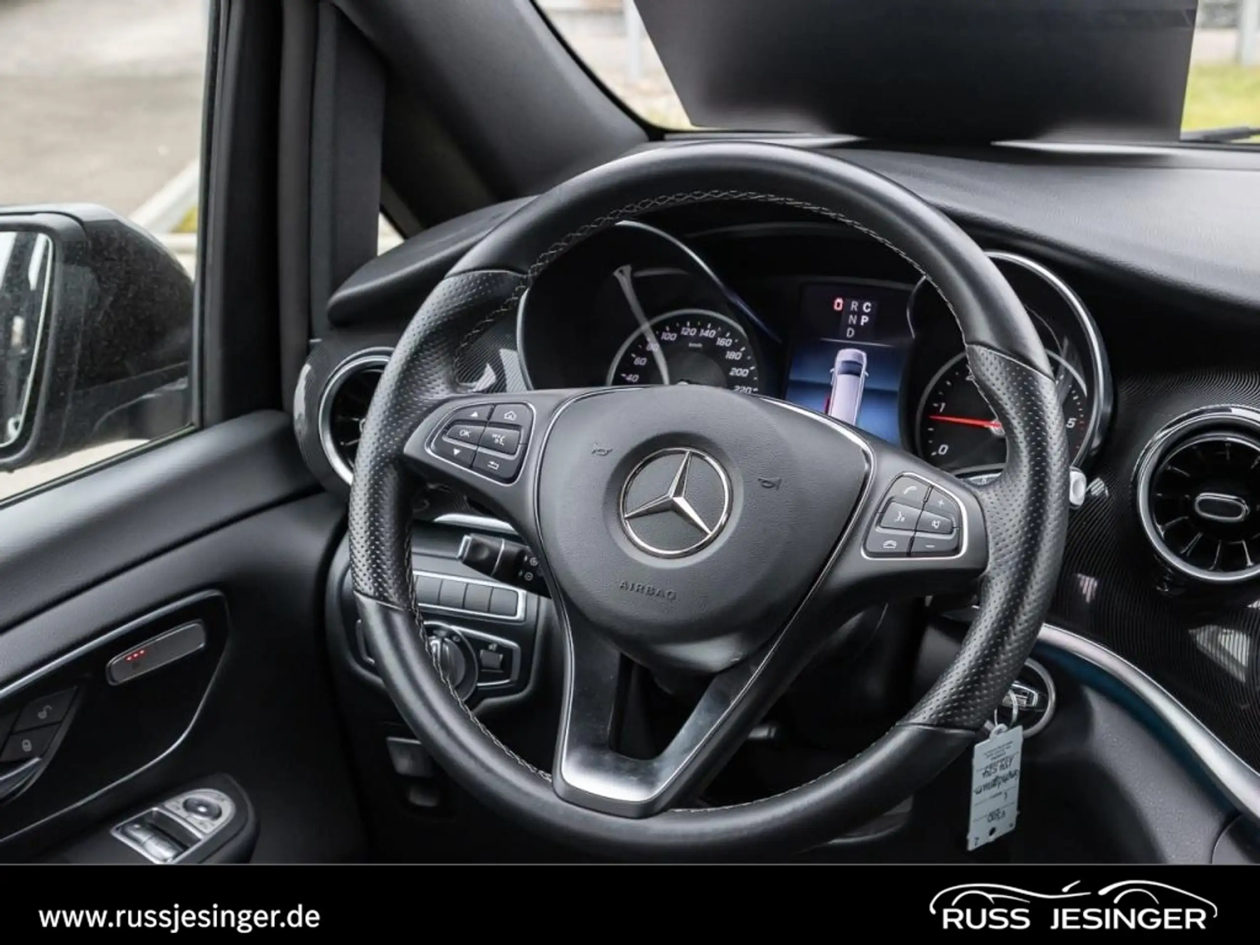 Mercedes-Benz - V 300