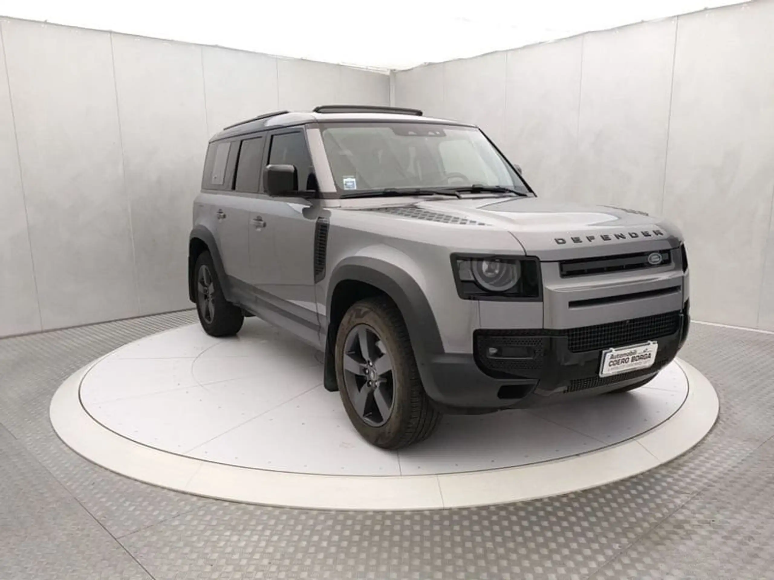 Land Rover Defender 2021