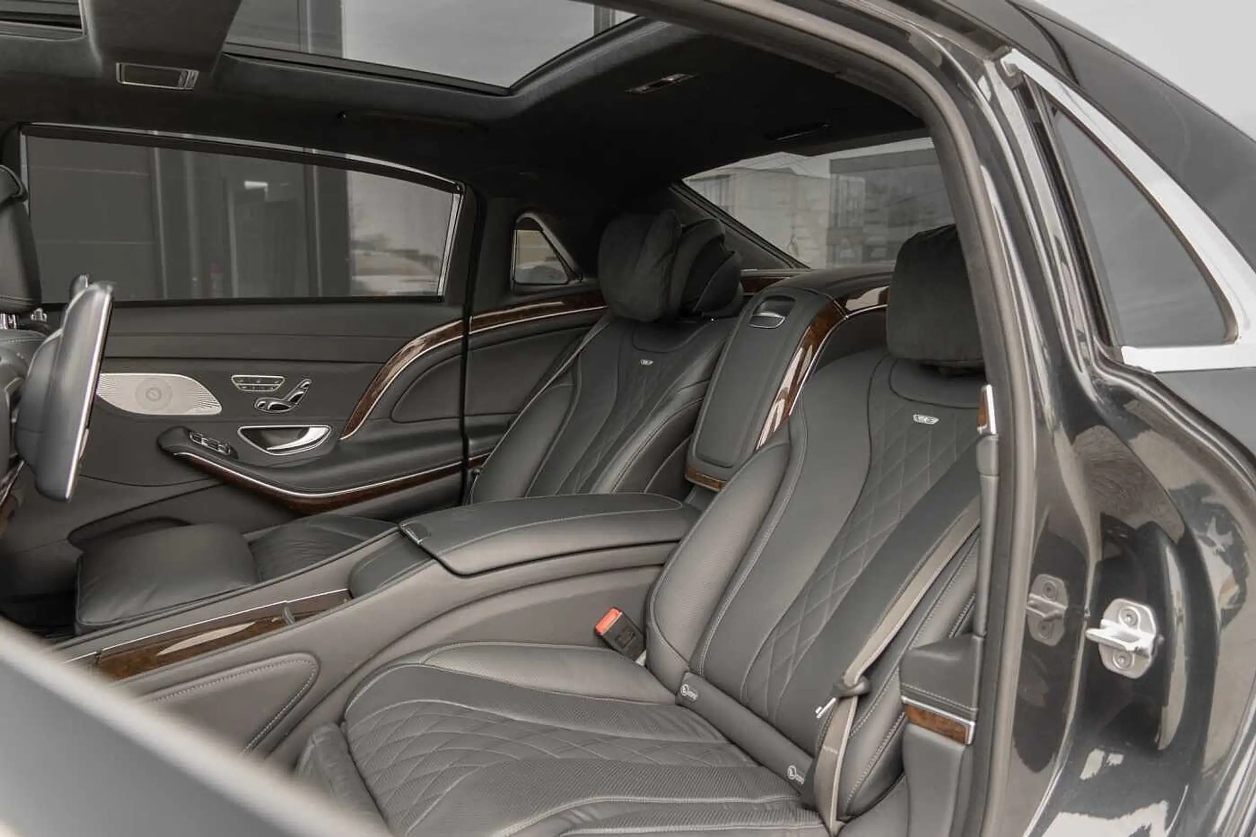 Mercedes-Benz - S 600