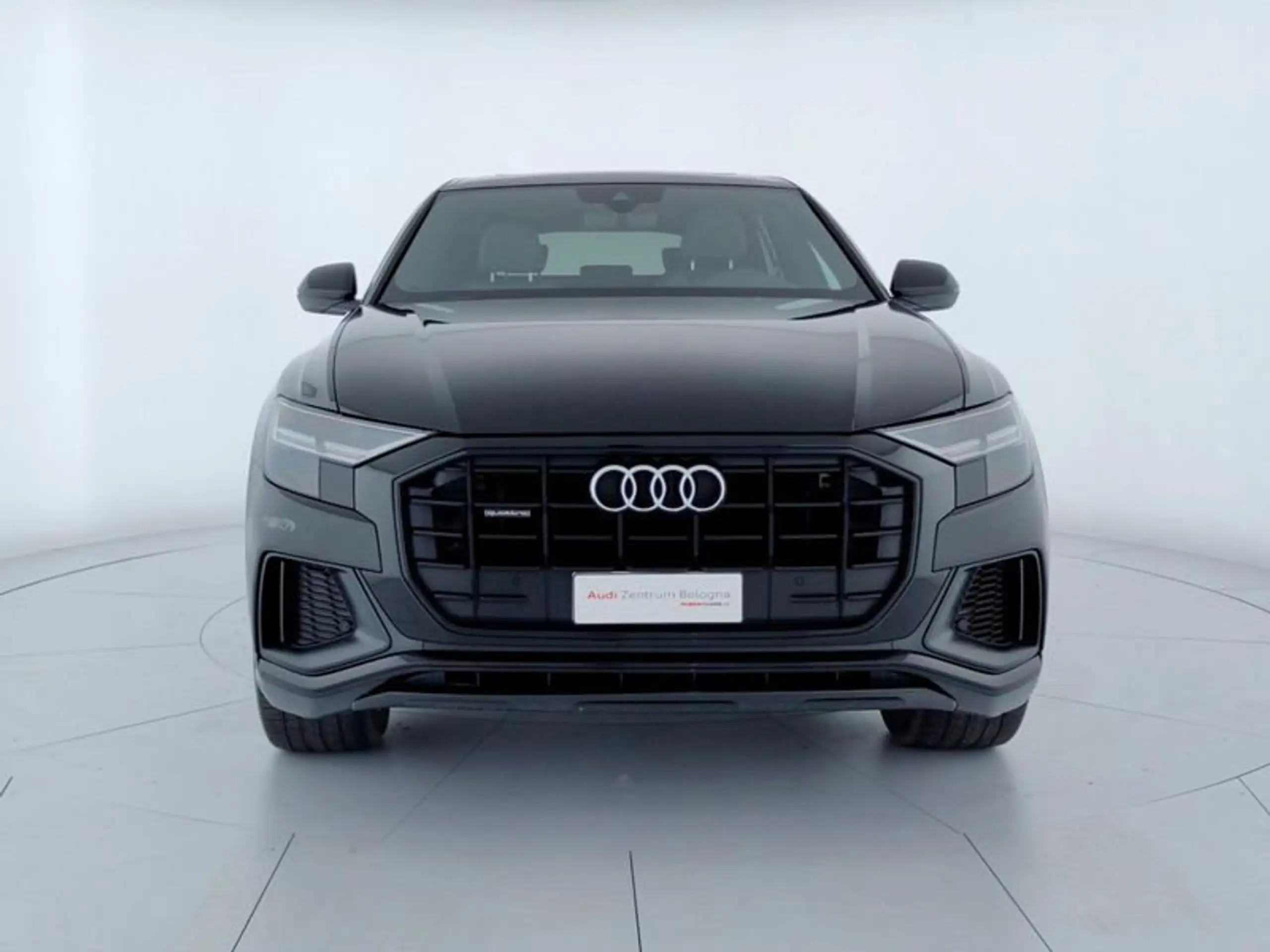 Audi - Q8