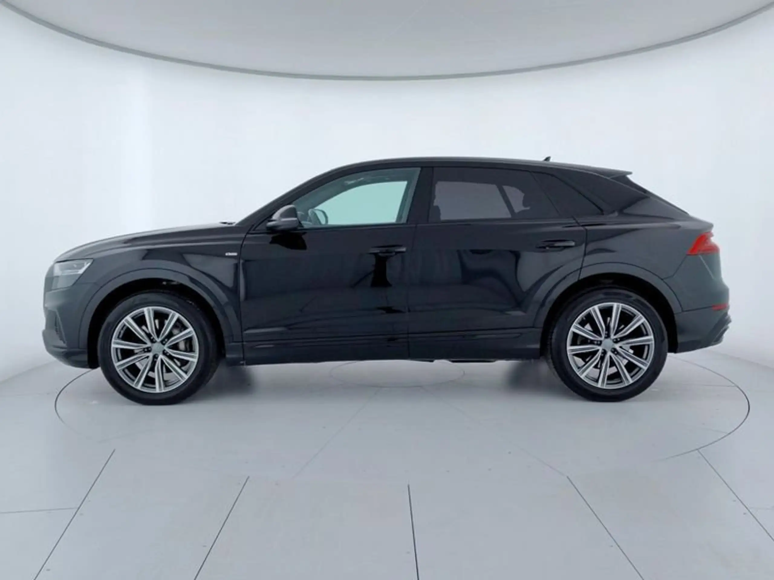 Audi - Q8