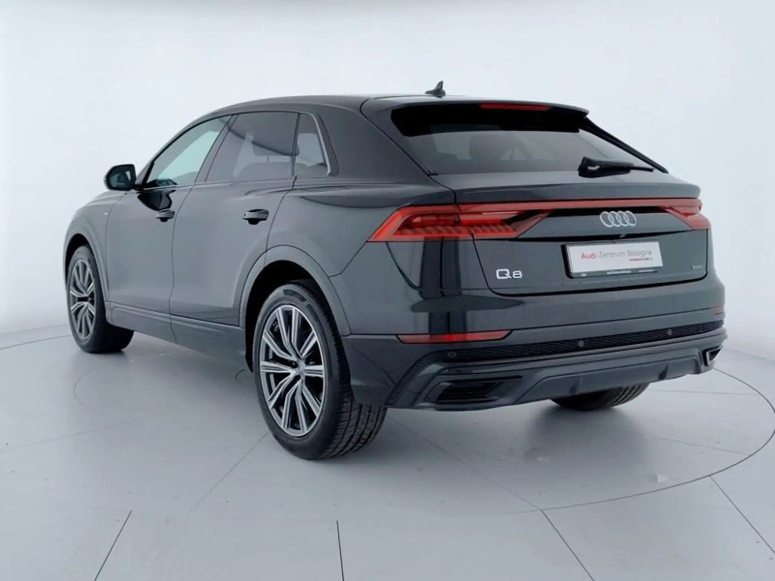 Audi - Q8