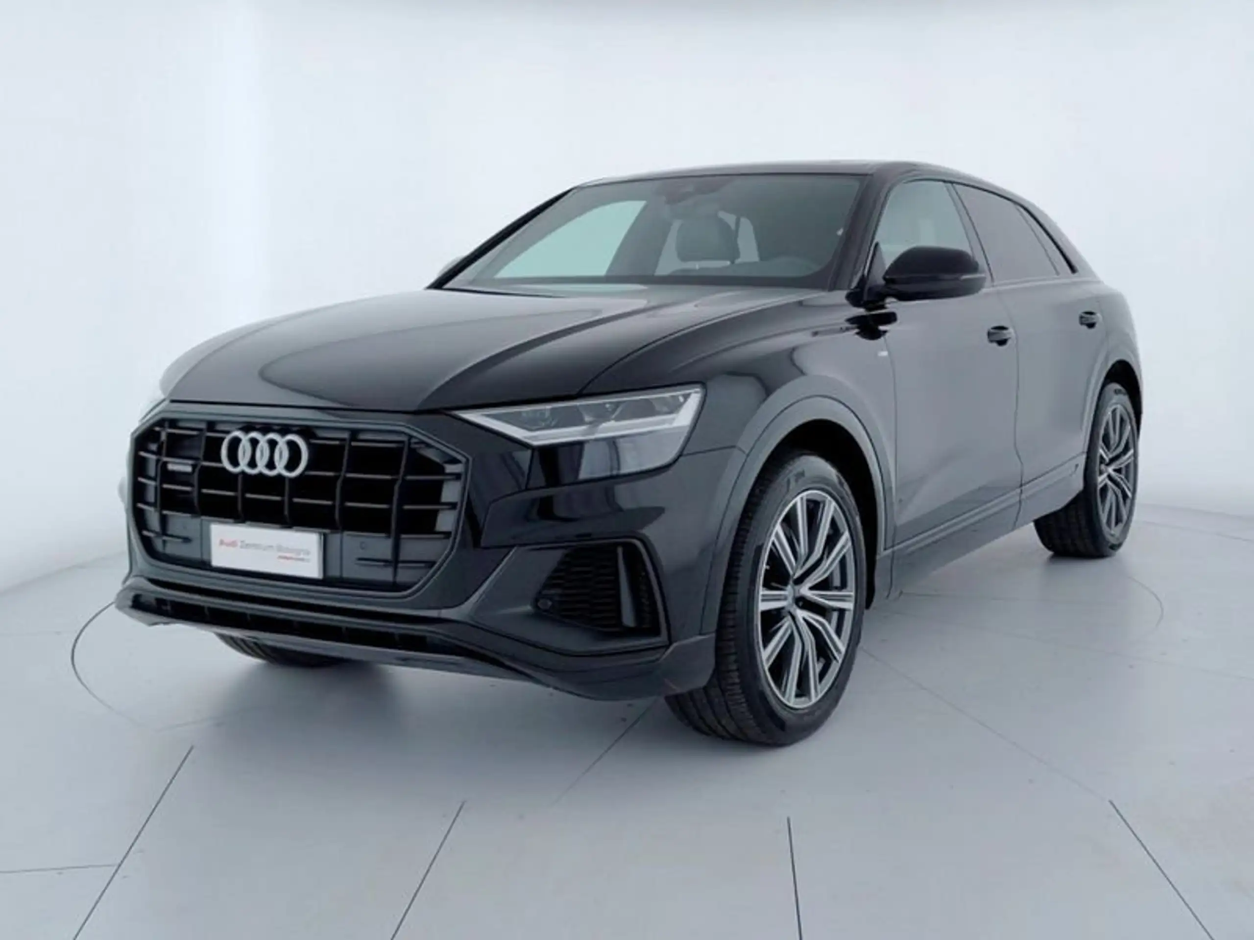 Audi - Q8