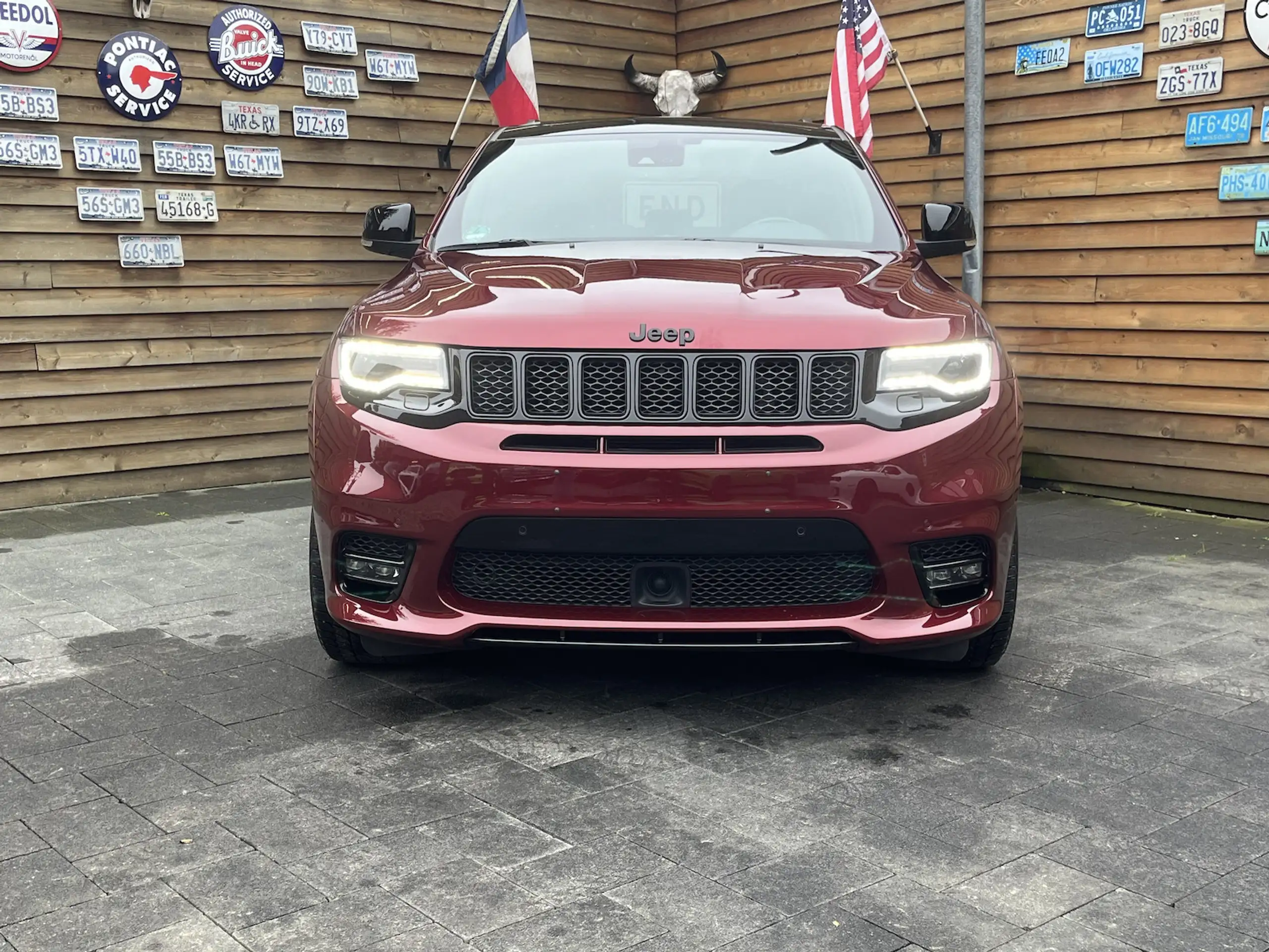 Jeep - Grand Cherokee