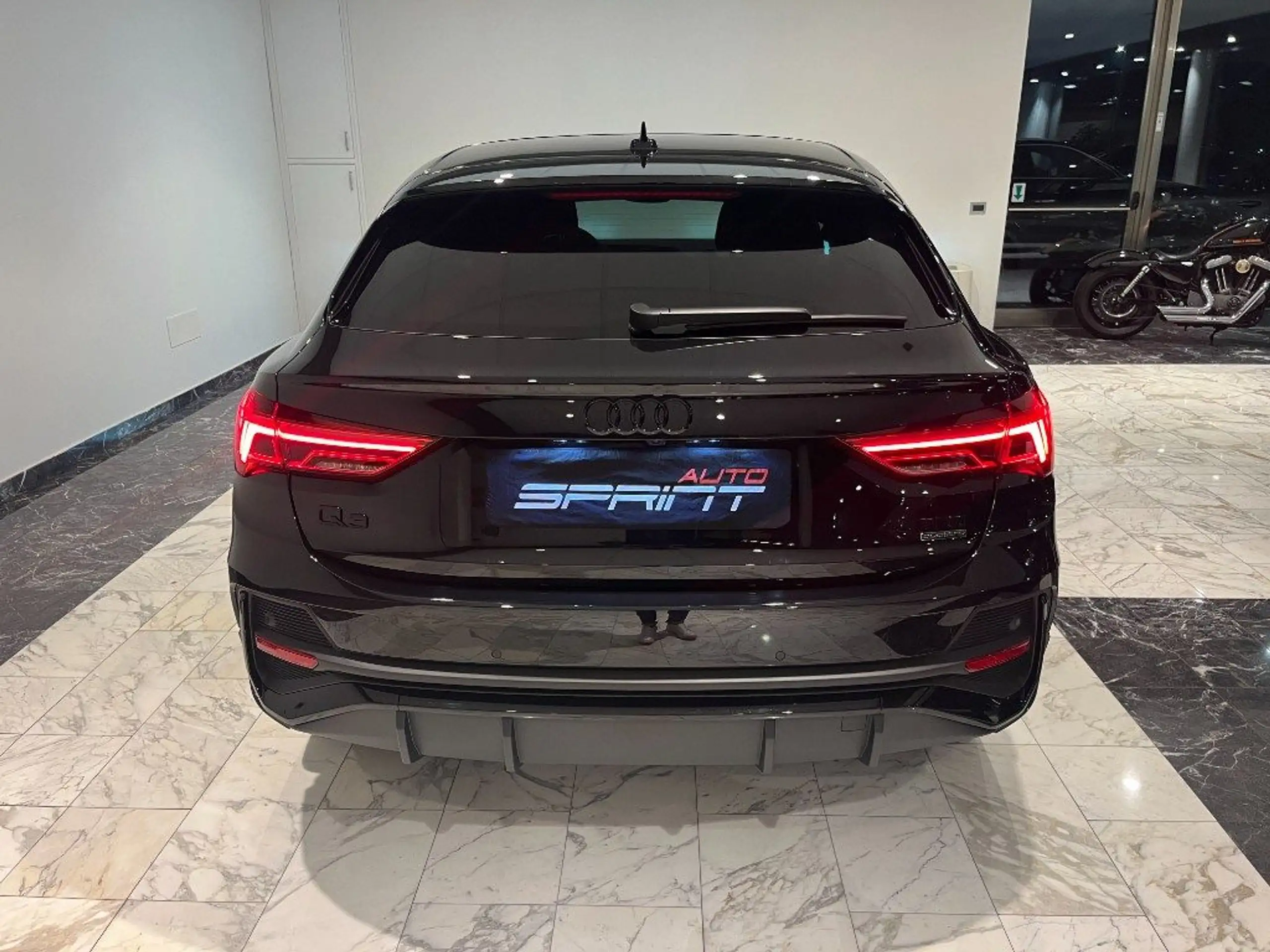 Audi - Q3