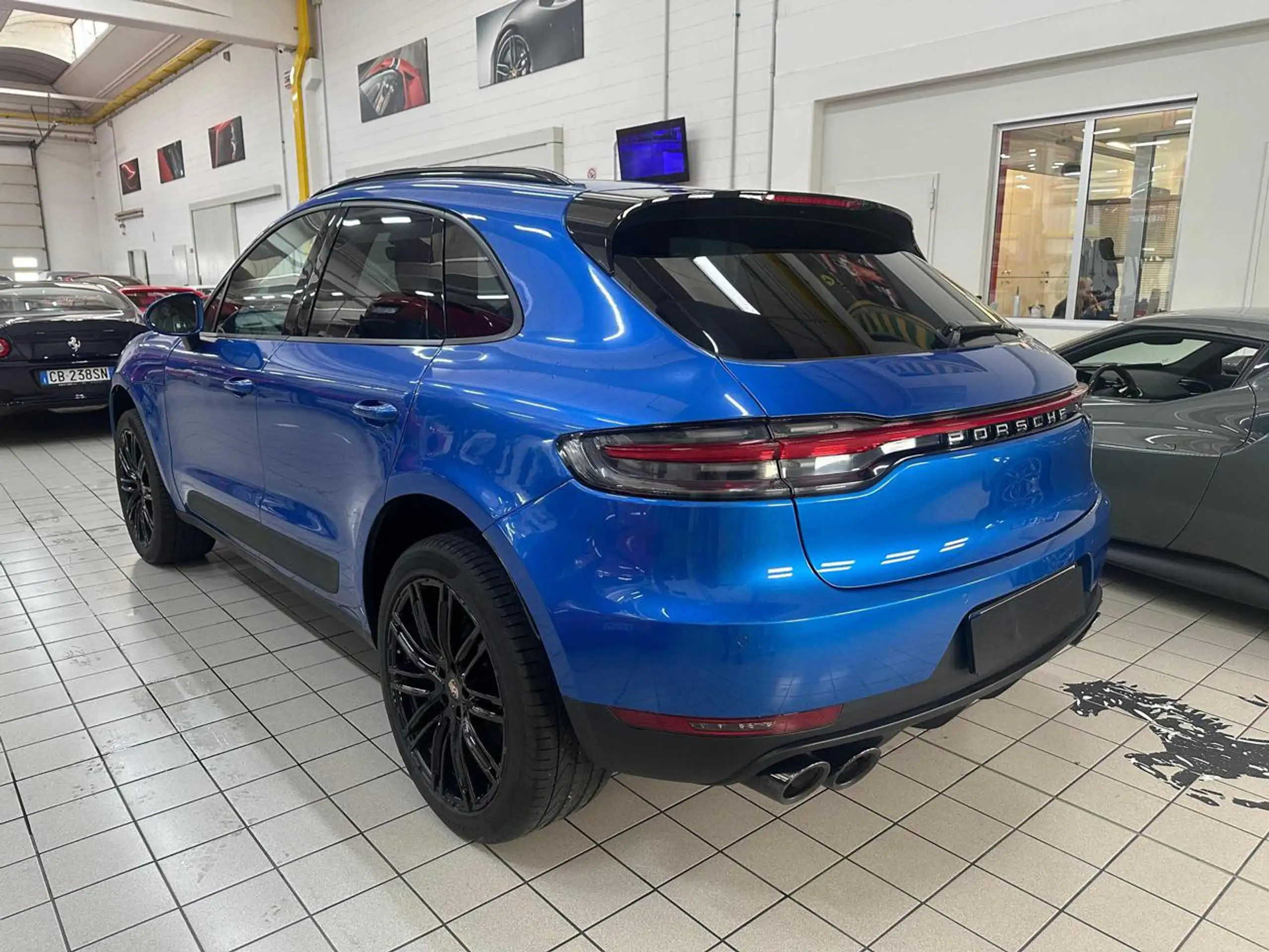 Porsche - Macan