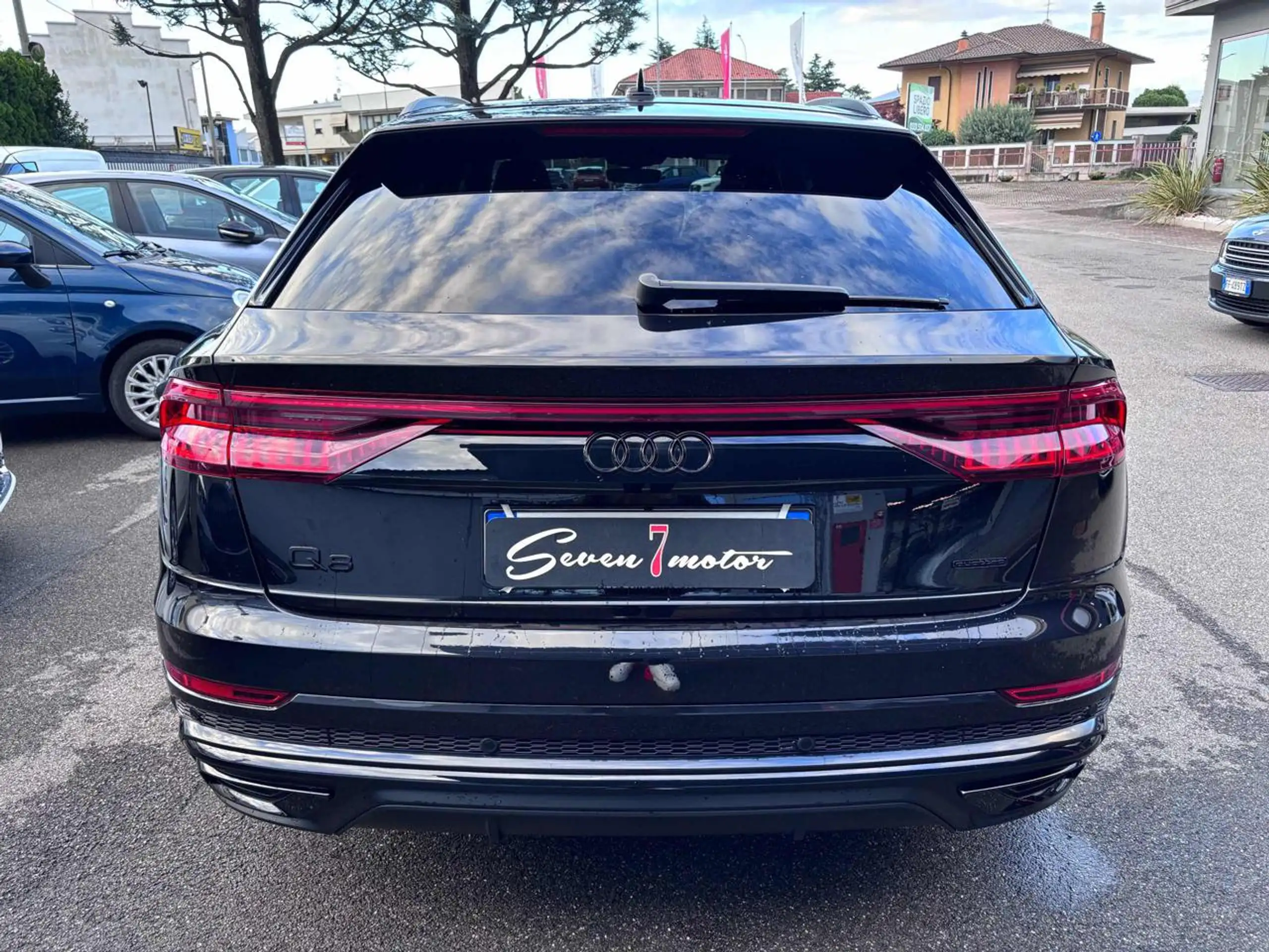 Audi - Q8