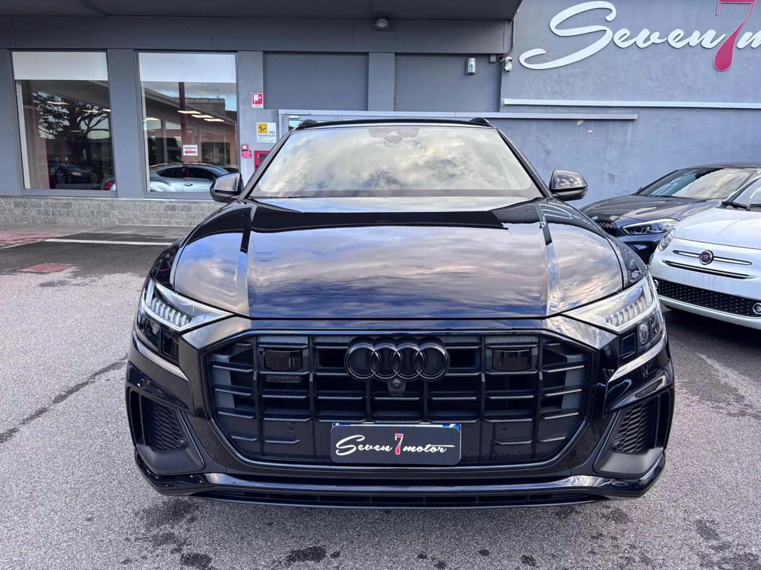 Audi - Q8