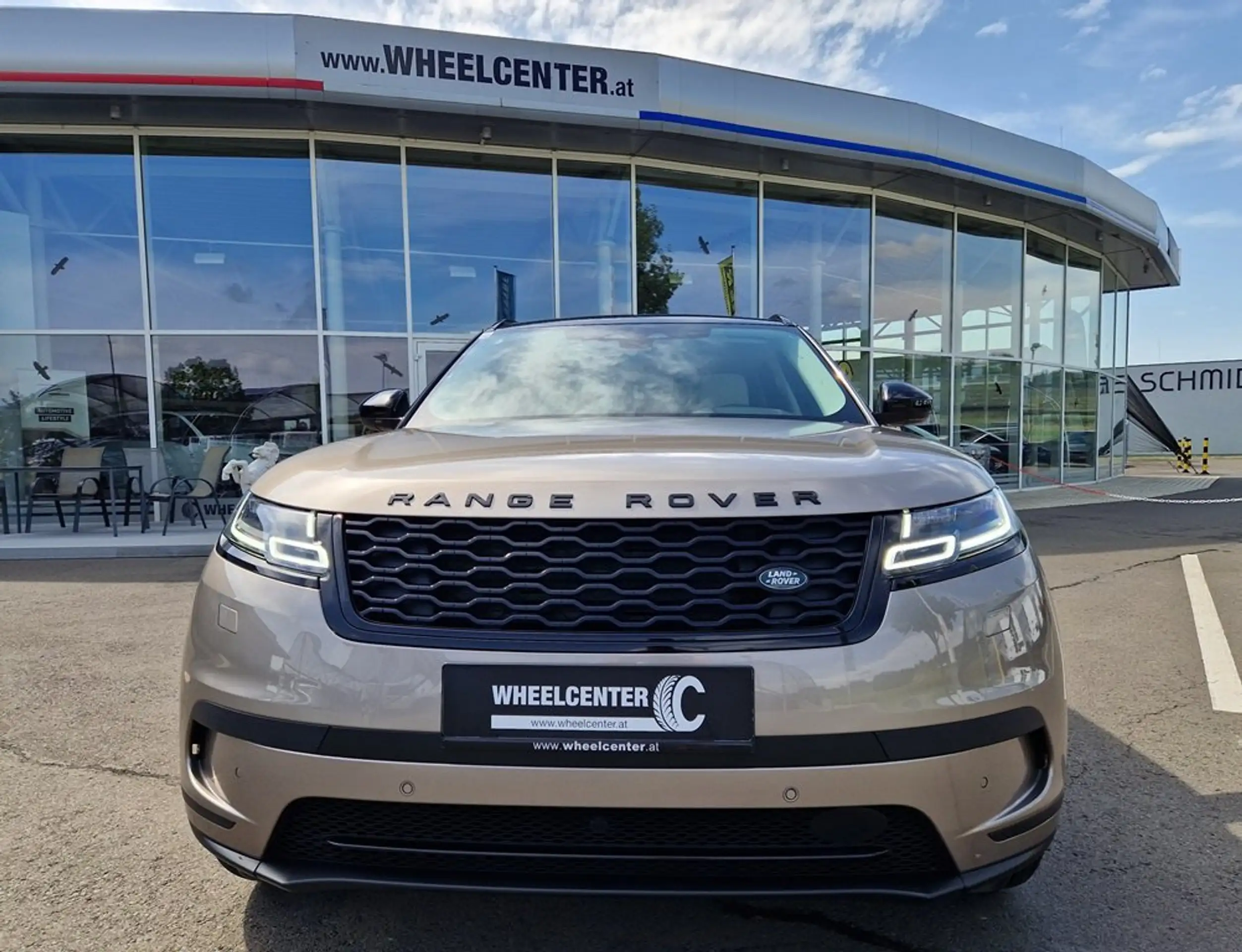 Land Rover - Range Rover Velar