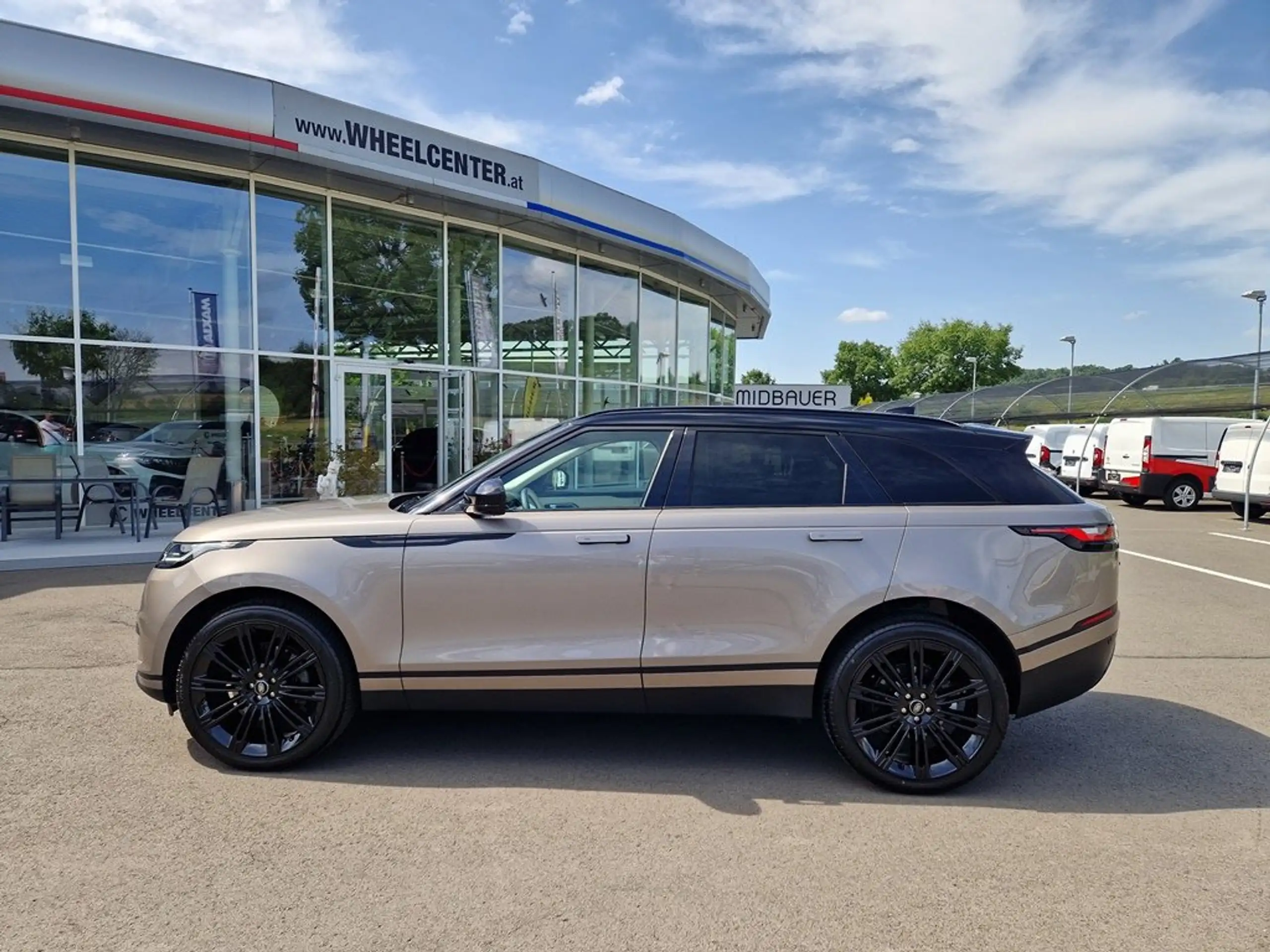 Land Rover - Range Rover Velar