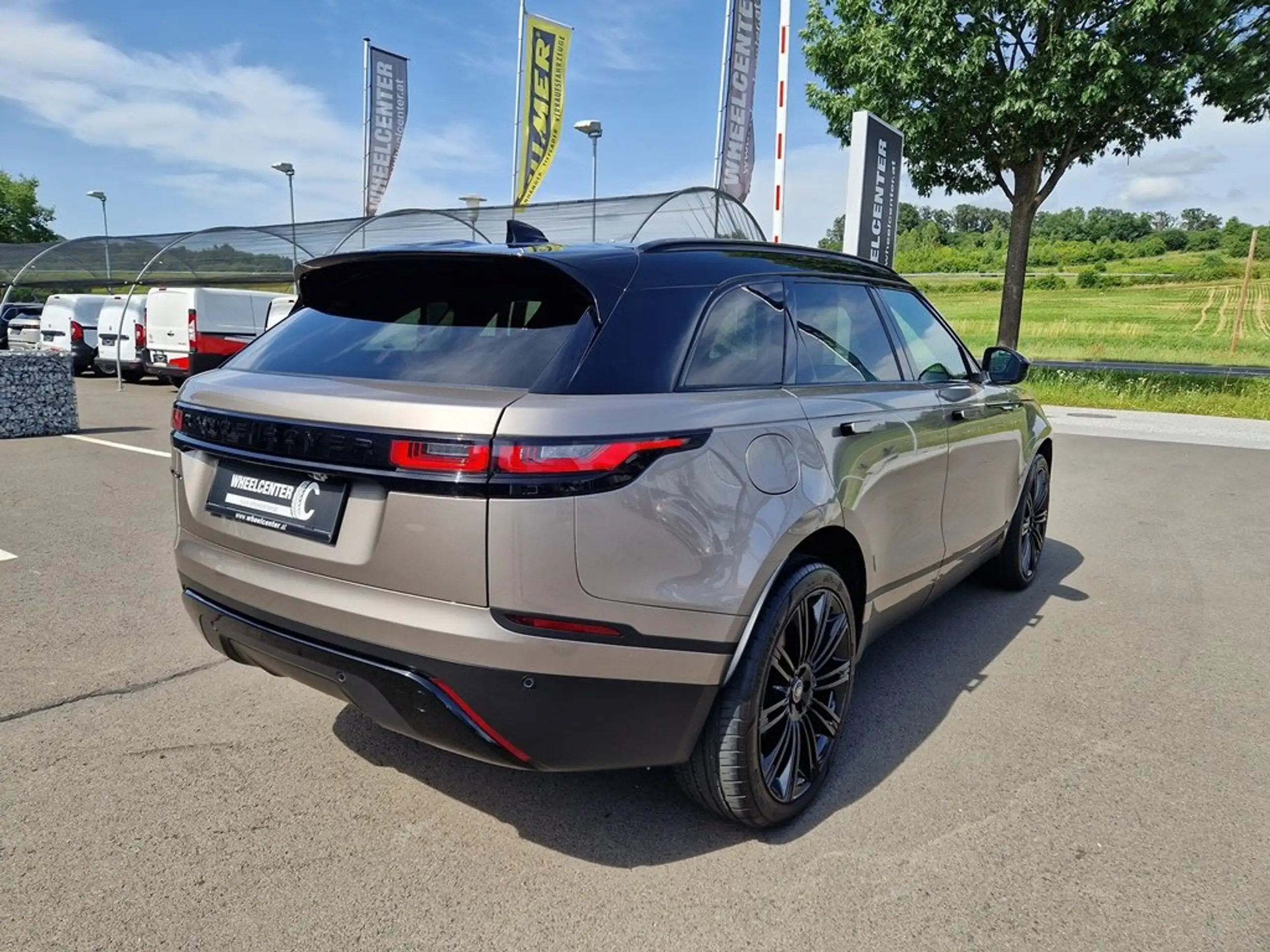 Land Rover - Range Rover Velar