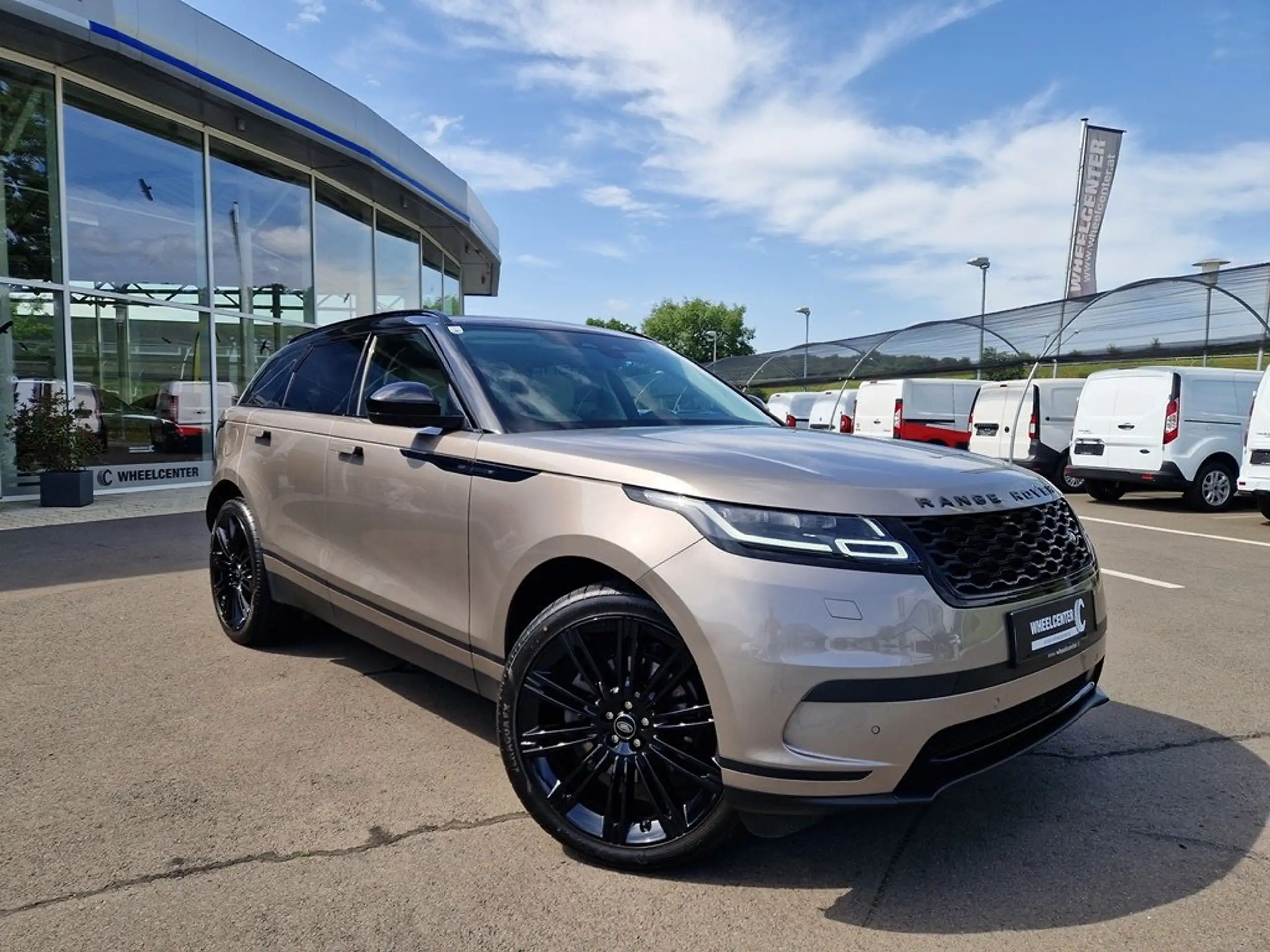 Land Rover - Range Rover Velar