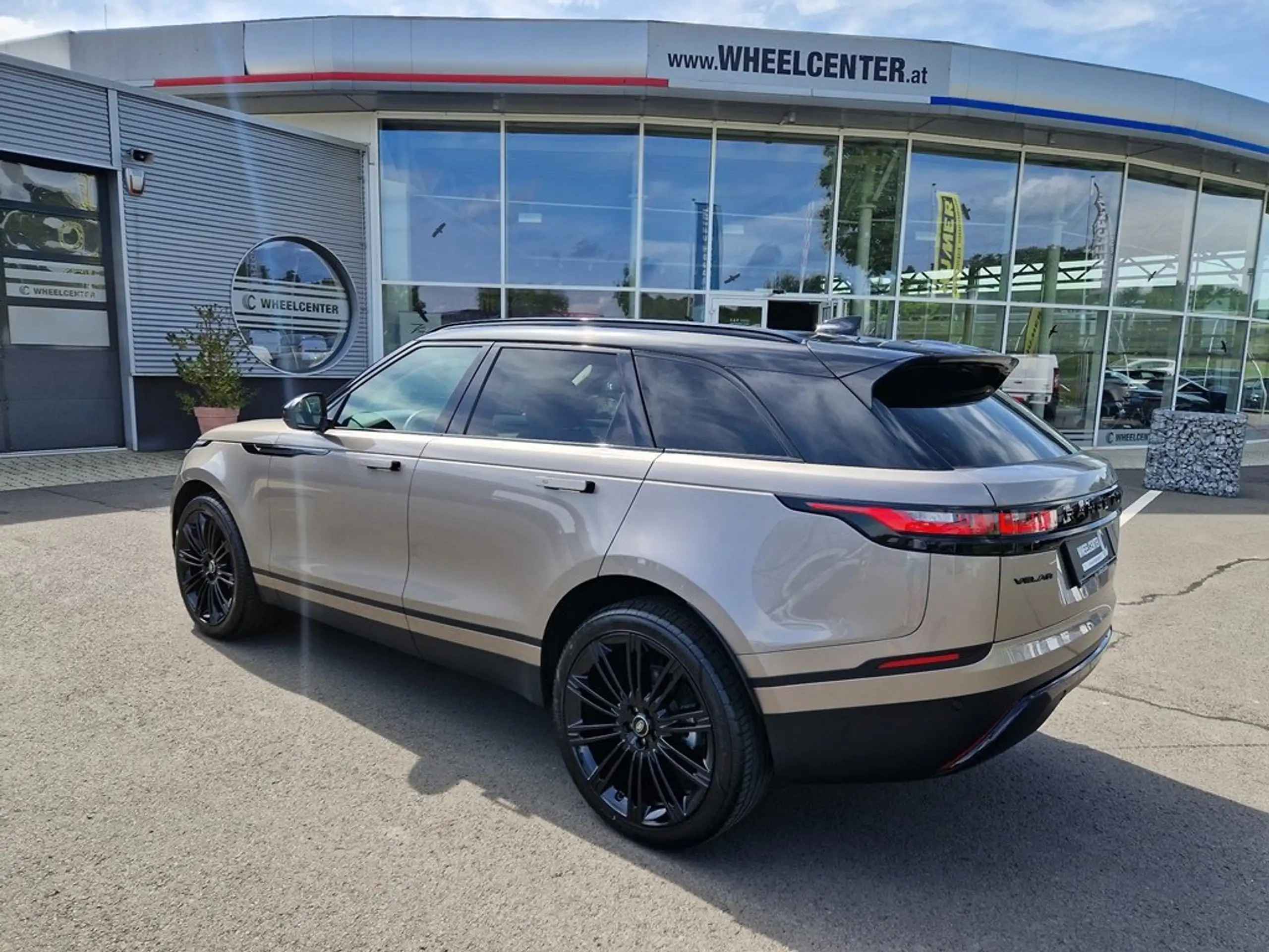 Land Rover - Range Rover Velar