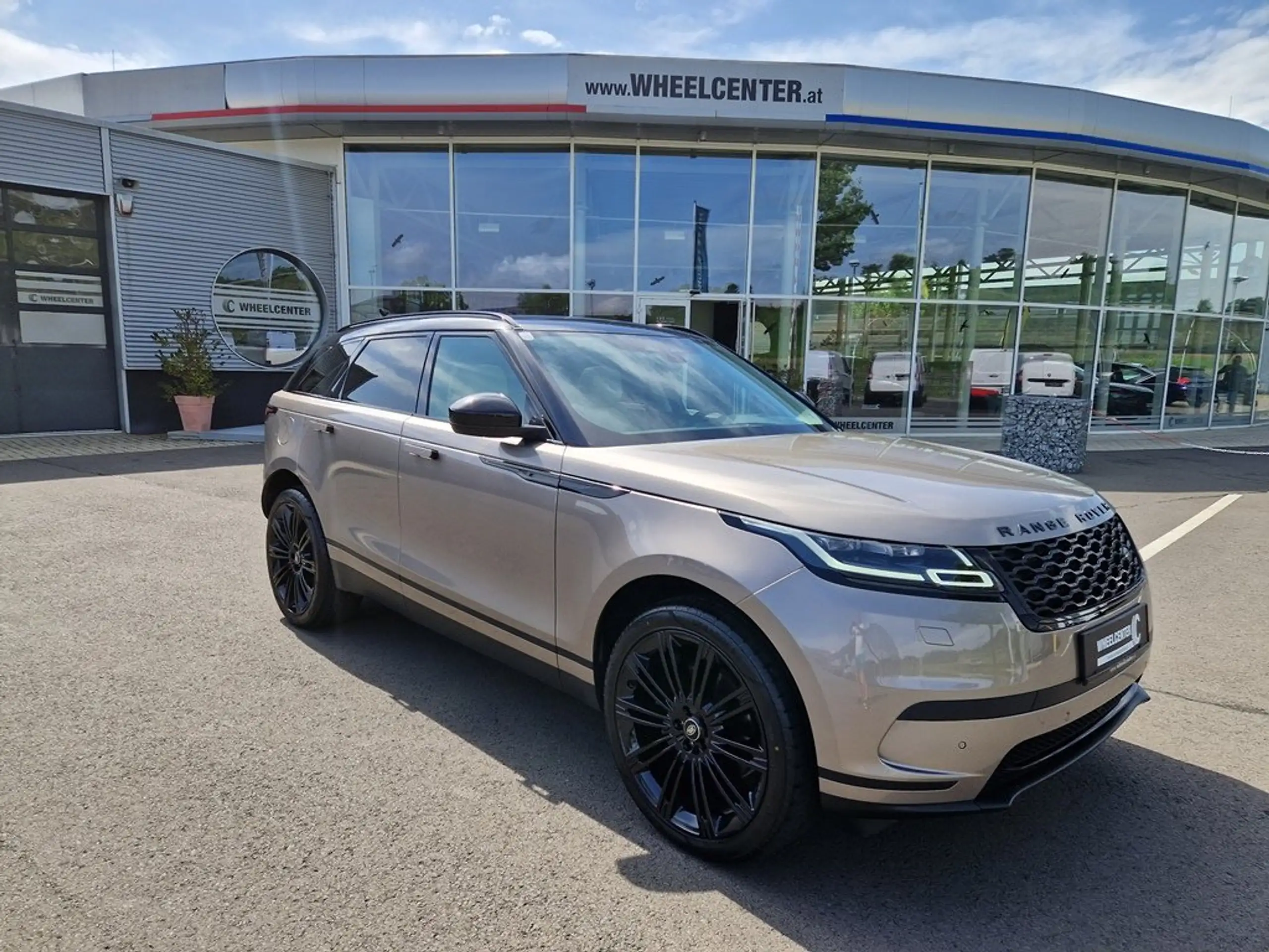 Land Rover - Range Rover Velar