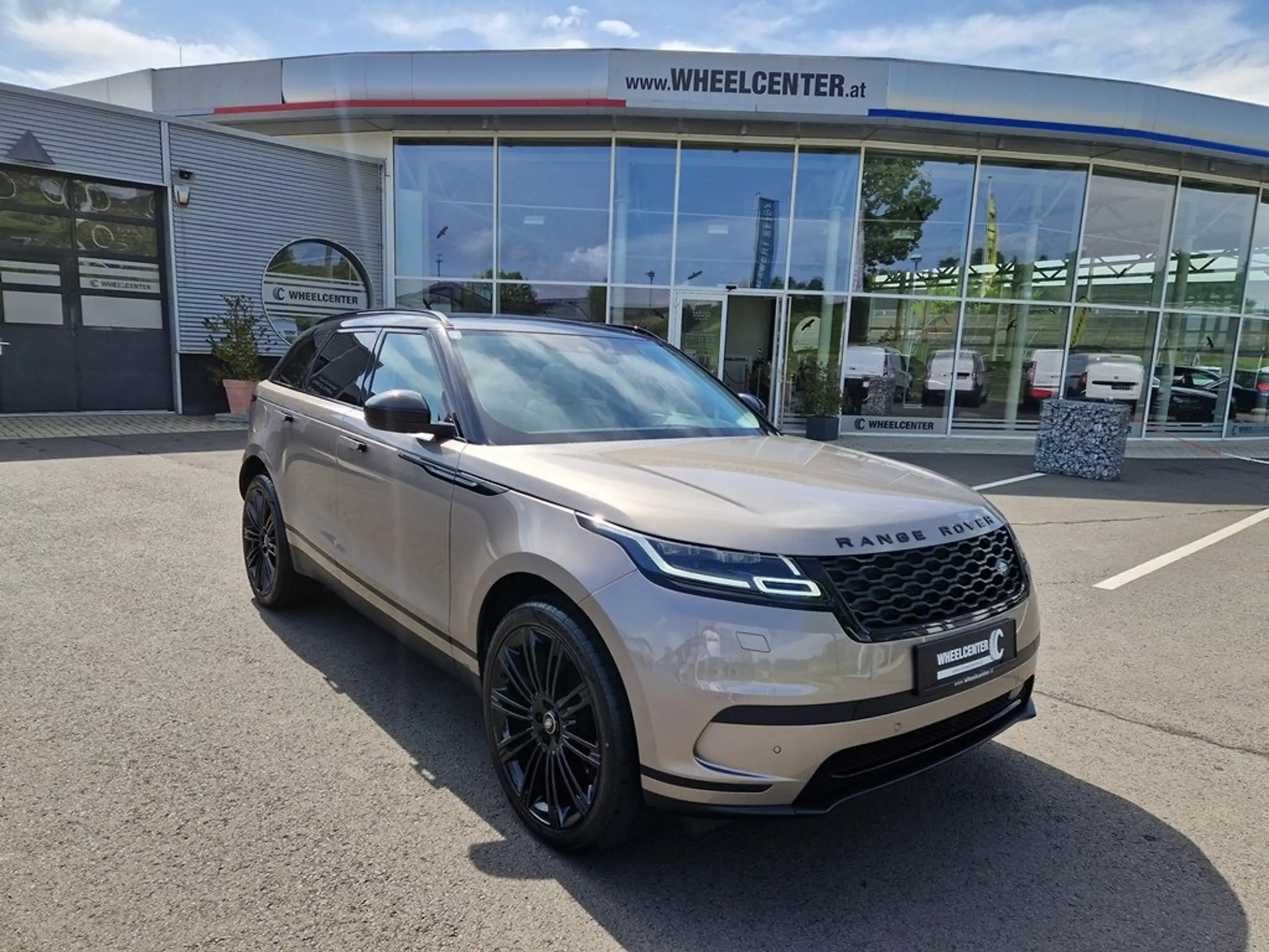 Land Rover - Range Rover Velar