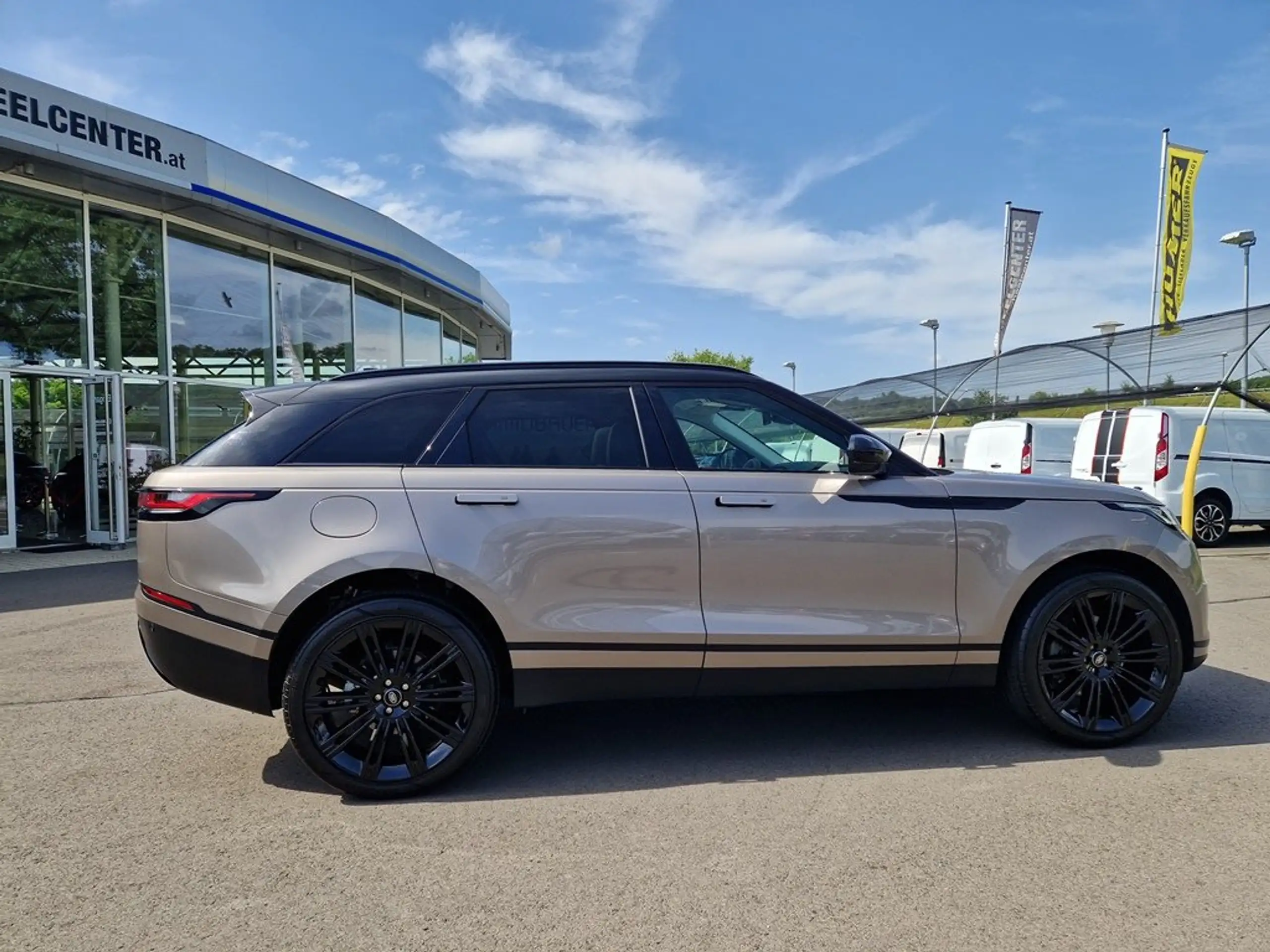 Land Rover - Range Rover Velar