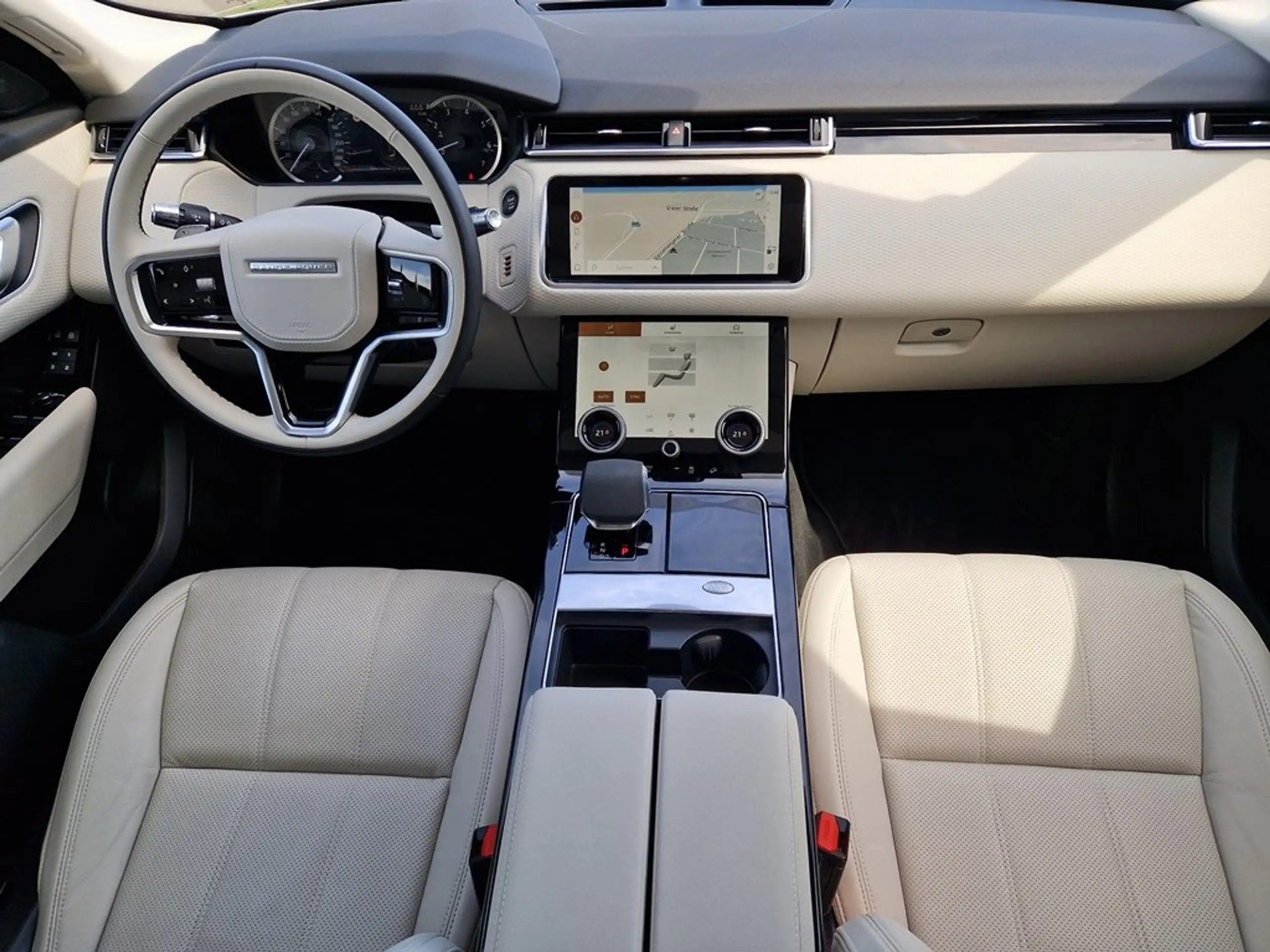 Land Rover - Range Rover Velar