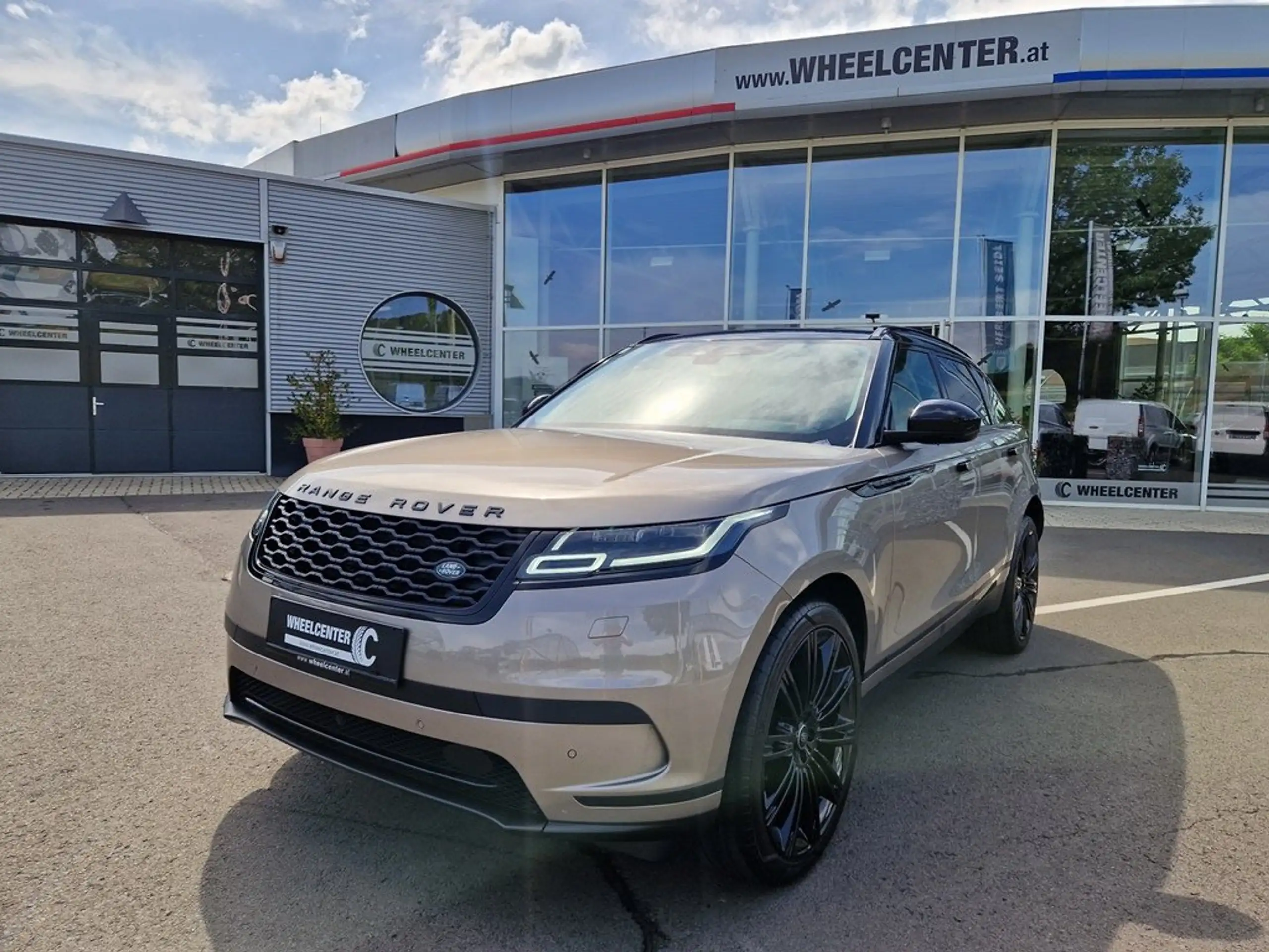 Land Rover - Range Rover Velar