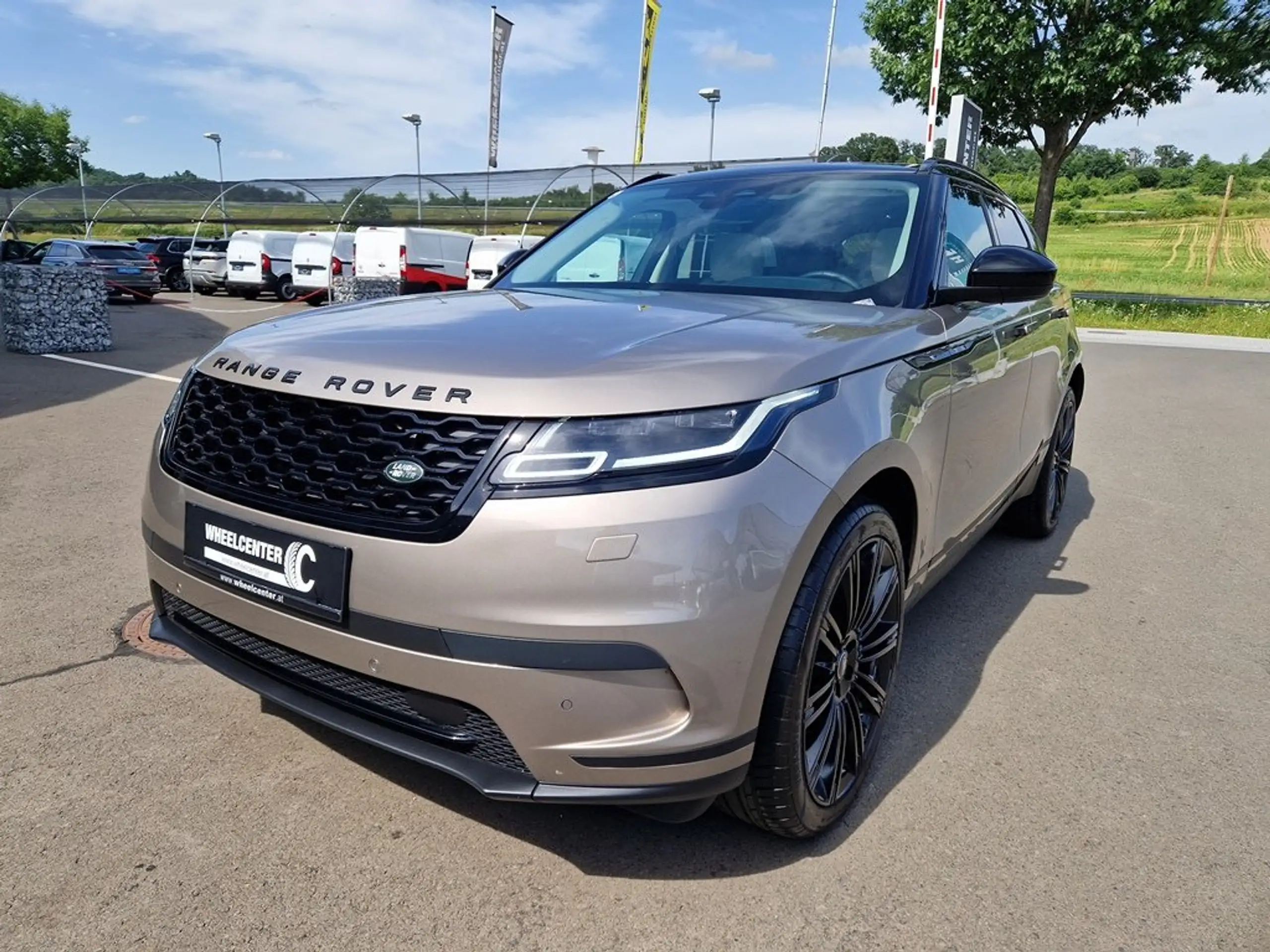 Land Rover - Range Rover Velar