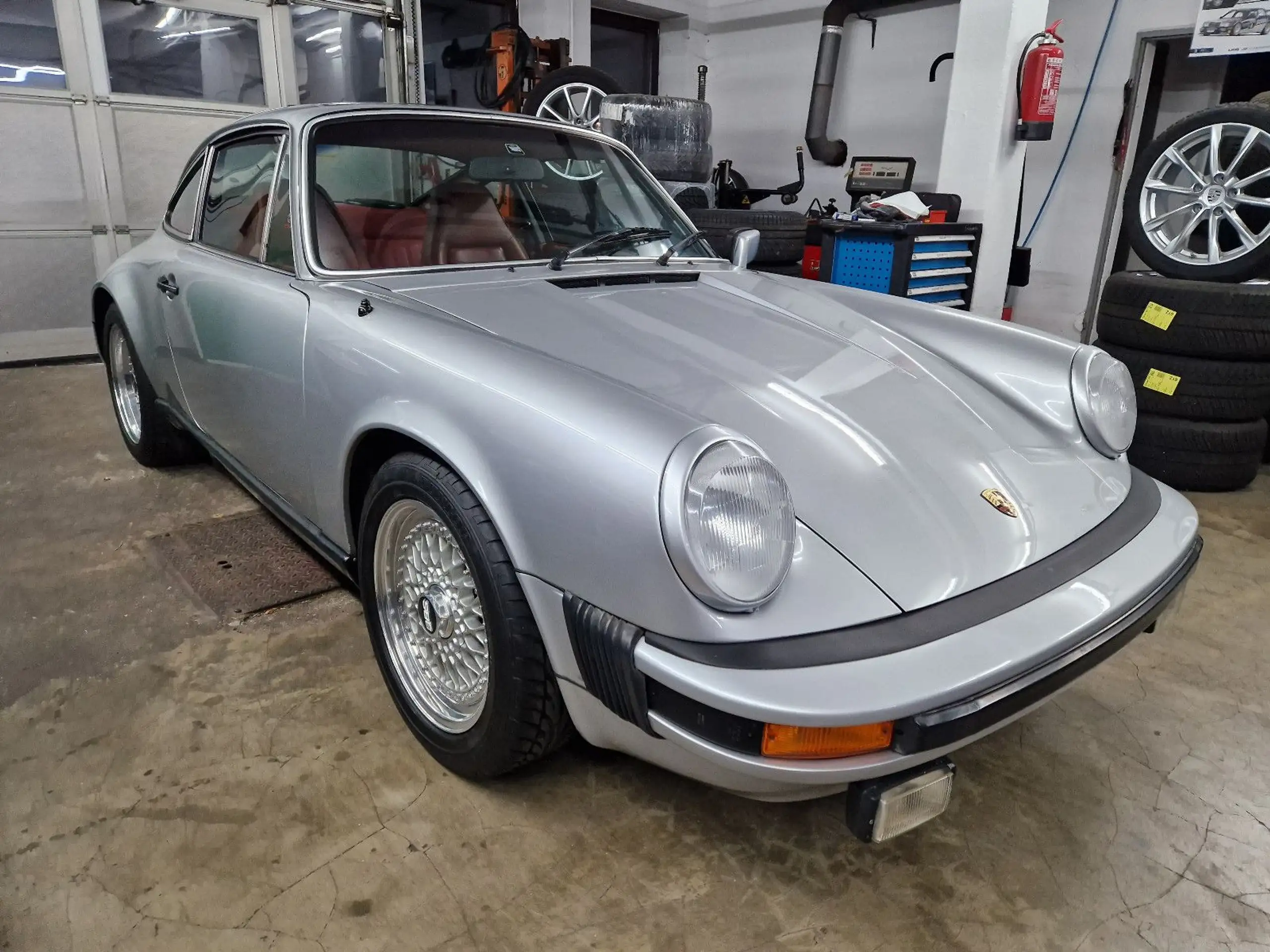 Porsche - 911