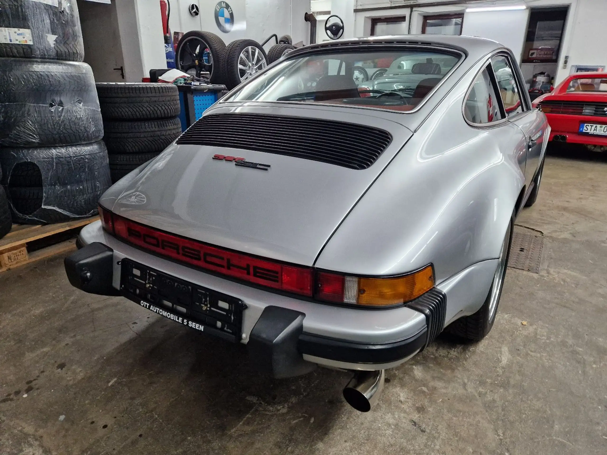 Porsche - 911