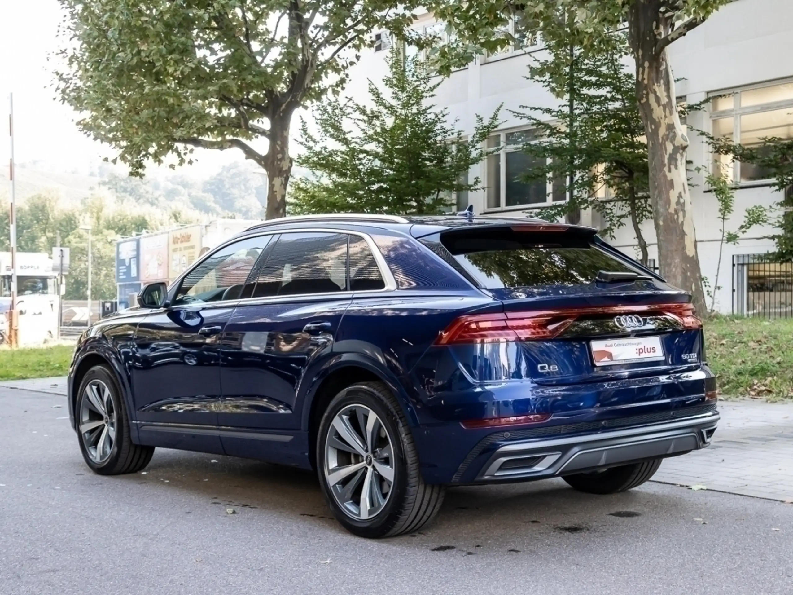 Audi - Q8