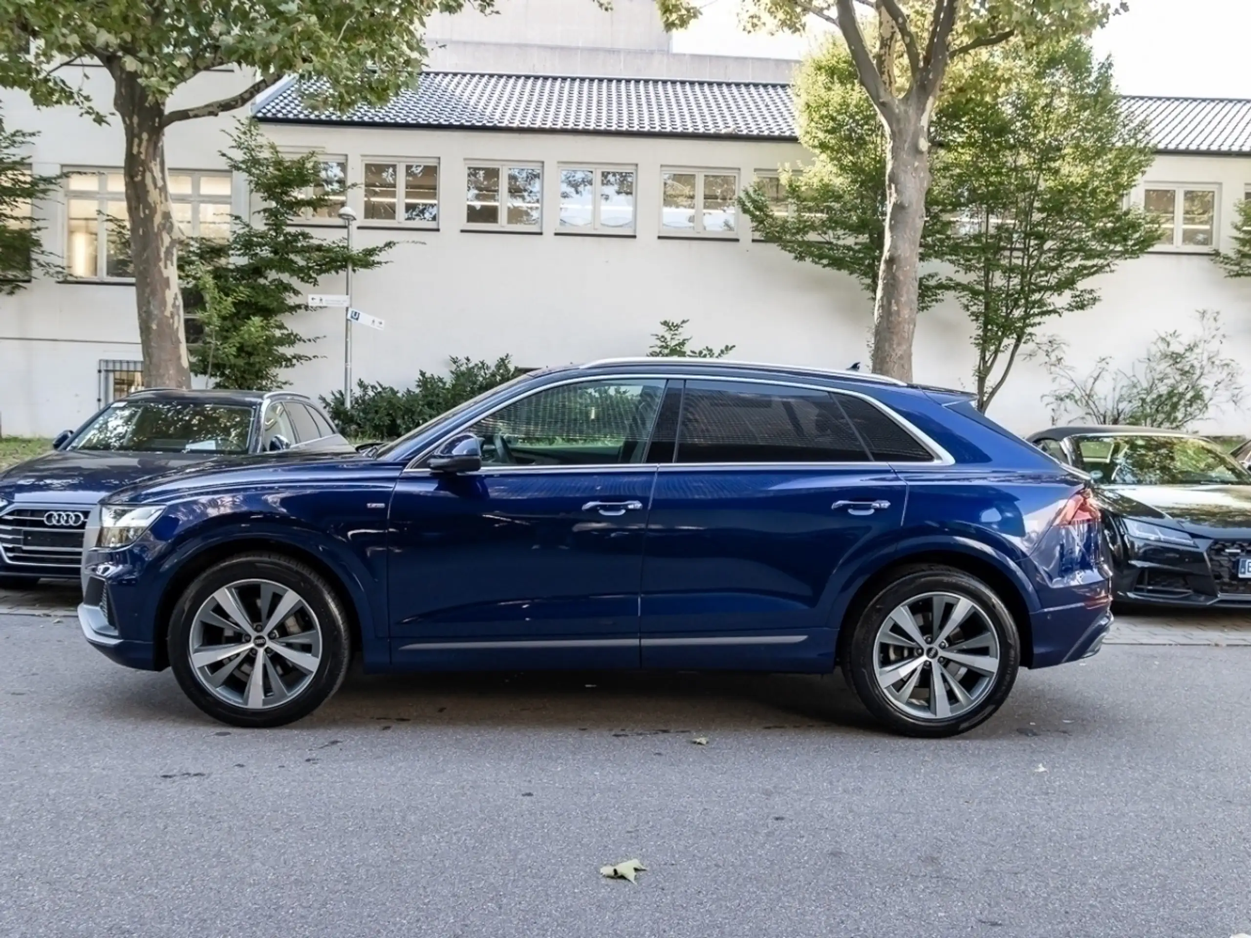 Audi - Q8