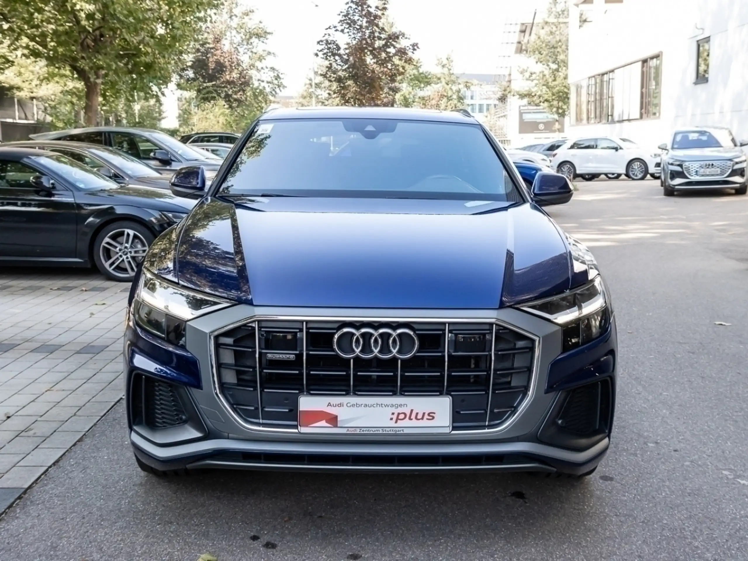 Audi - Q8